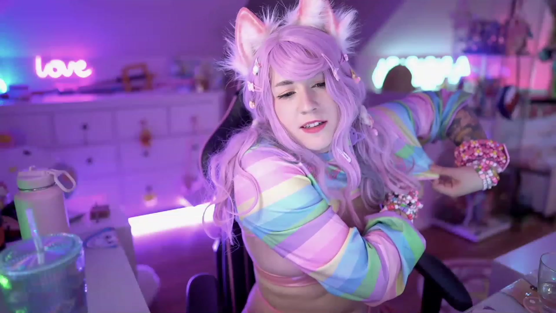 Gallery image thumbnail from SugaryBunny's myfreecams stream on, 11/18/2022, 24:30 image 18 of 20