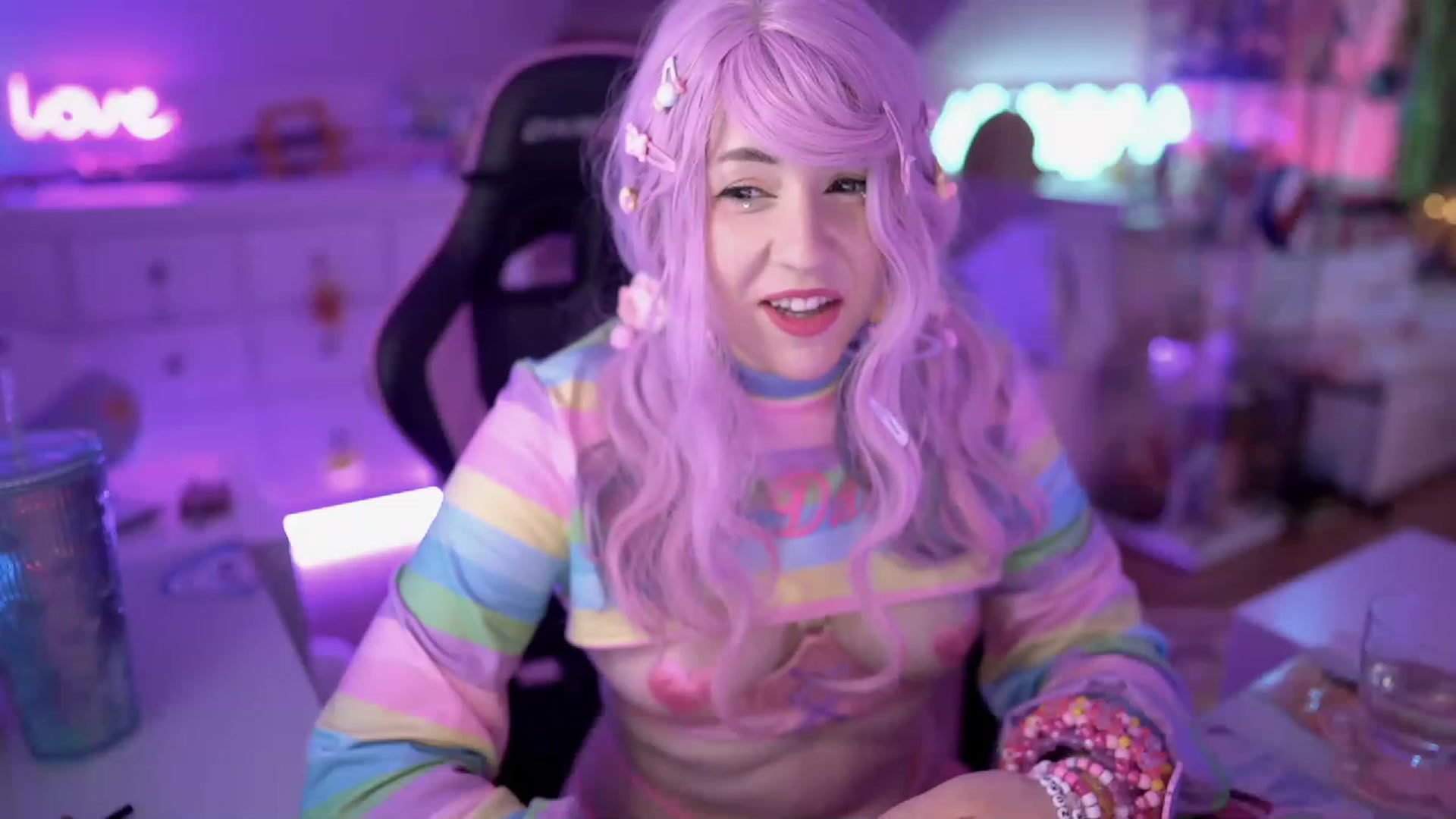 Gallery image thumbnail from SugaryBunny's myfreecams stream on, 11/18/2022, 24:30 image 4 of 20