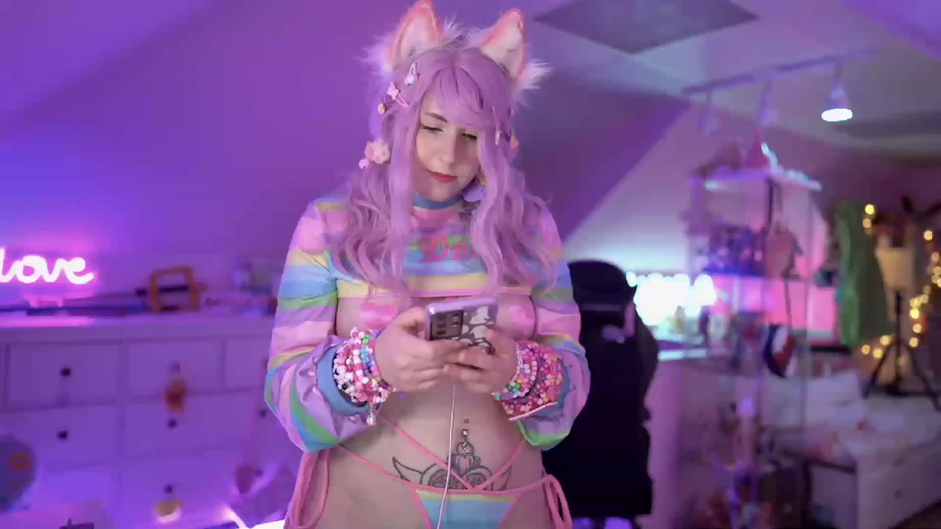 Gallery image thumbnail from SugaryBunny's myfreecams stream on, 11/18/2022, 01:03 image 17 of 20