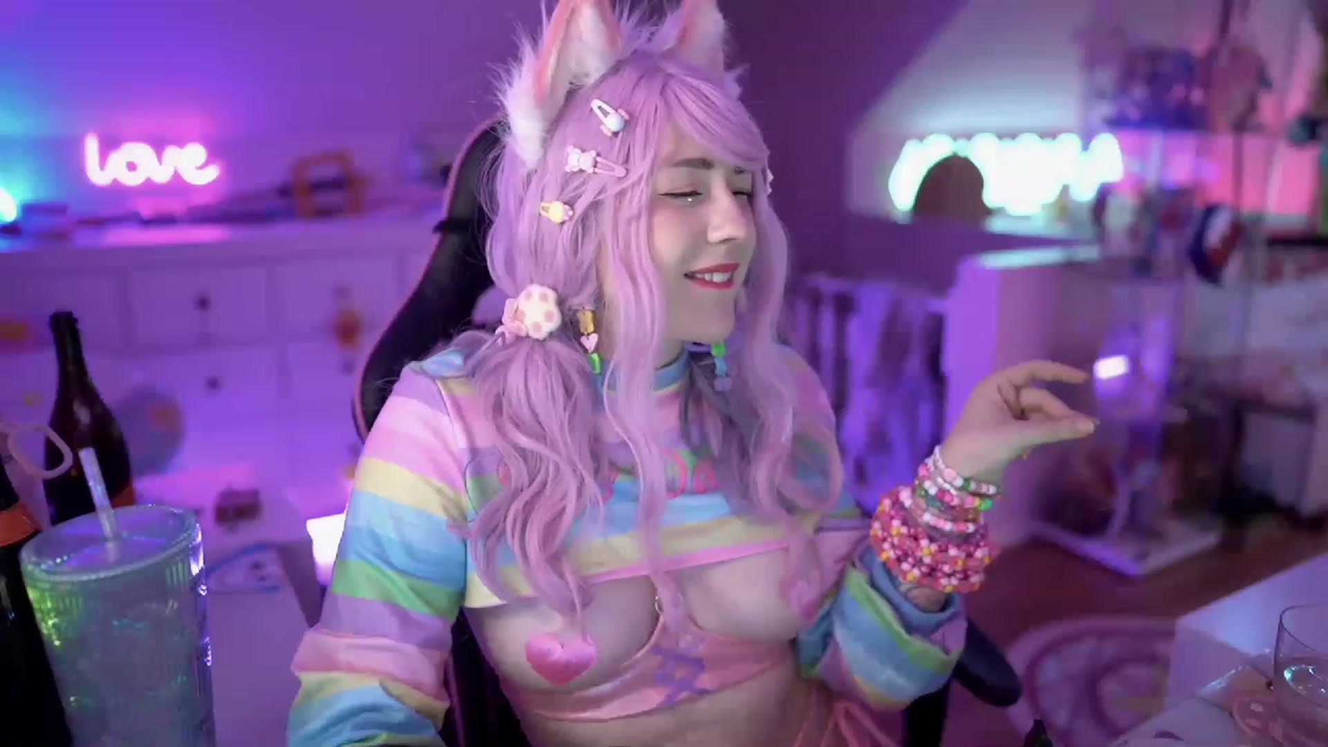Gallery image thumbnail from SugaryBunny's myfreecams stream on, 11/18/2022, 01:03 image 1 of 20