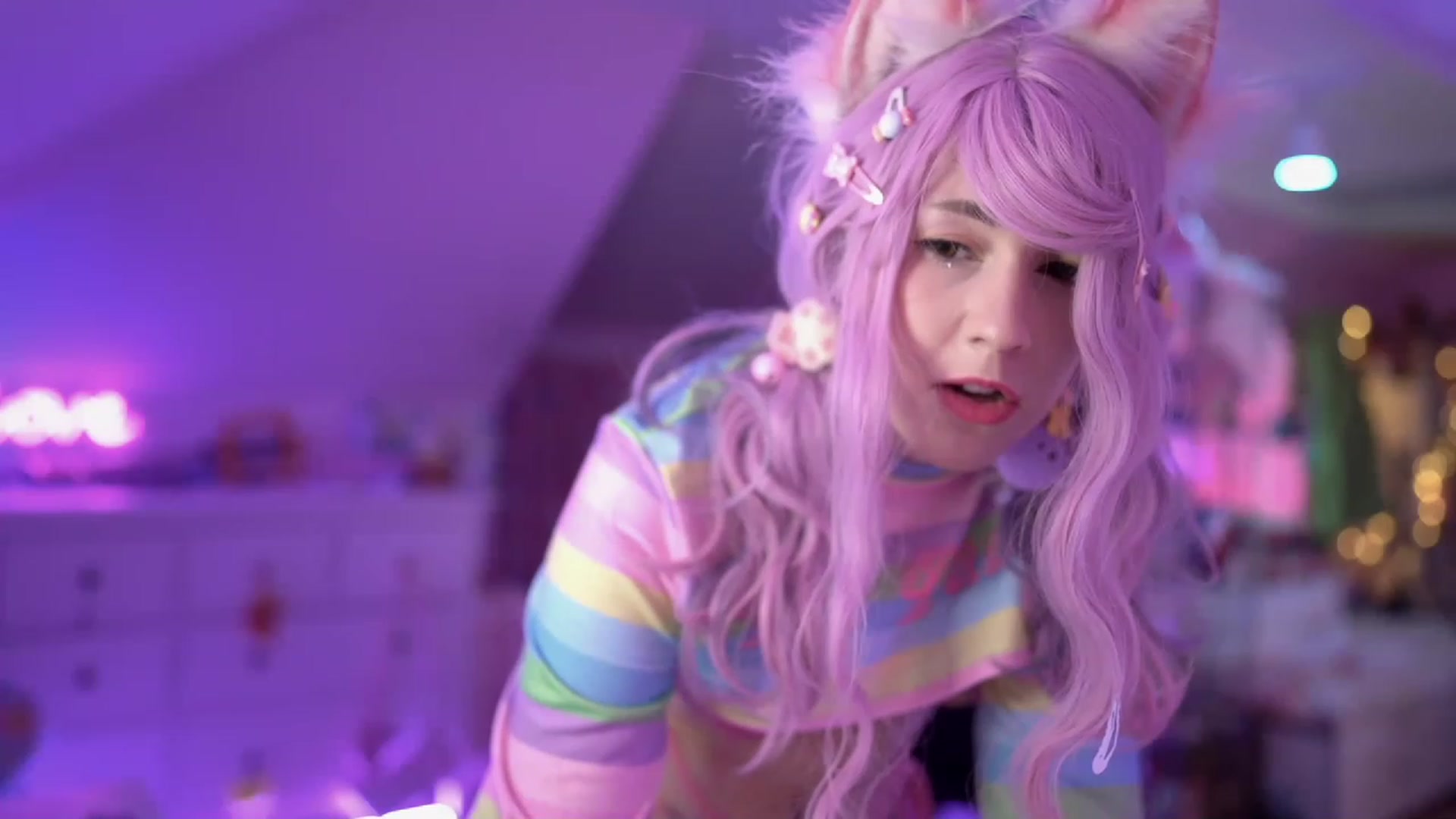 Gallery image thumbnail from SugaryBunny's myfreecams stream on, 11/18/2022, 01:03 image 15 of 20