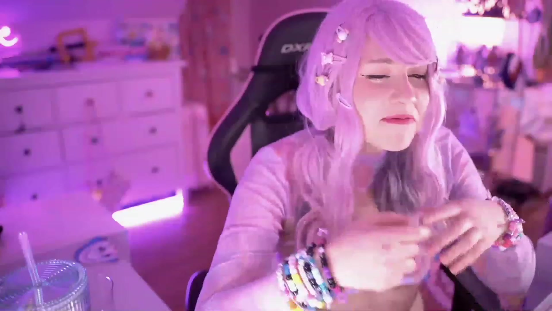 Gallery image thumbnail from SugaryBunny's myfreecams stream on, 12/01/2022, 24:33 image 11 of 20
