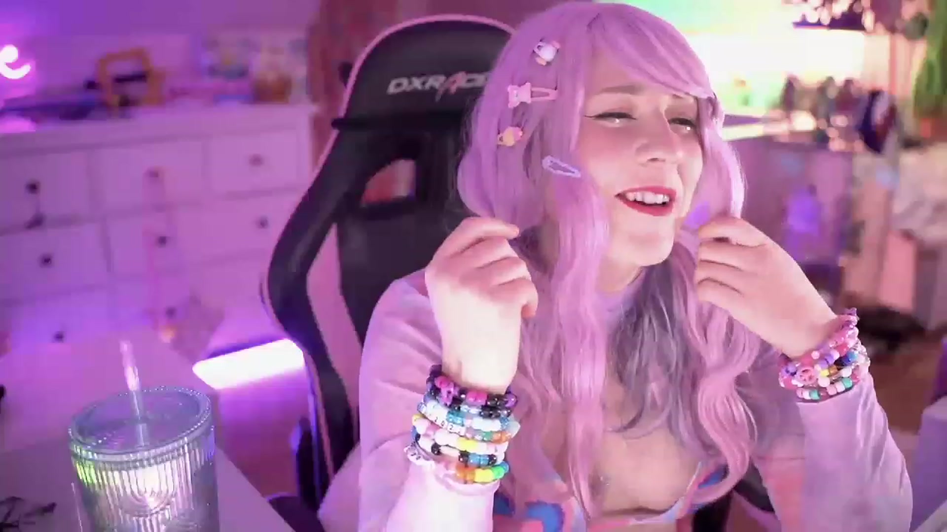 Gallery image thumbnail from SugaryBunny's myfreecams stream on, 12/01/2022, 24:33 image 15 of 20