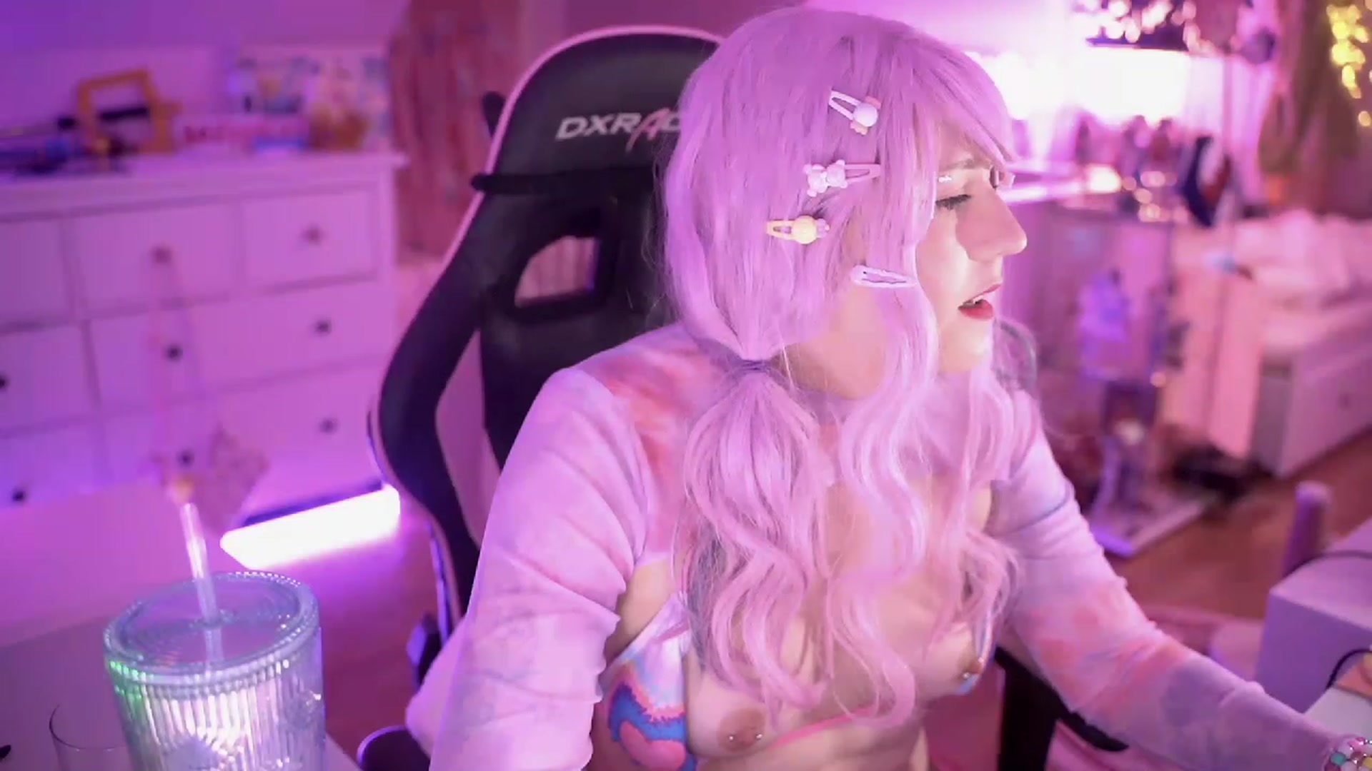 Gallery image thumbnail from SugaryBunny's myfreecams stream on, 12/01/2022, 01:13 image 17 of 20