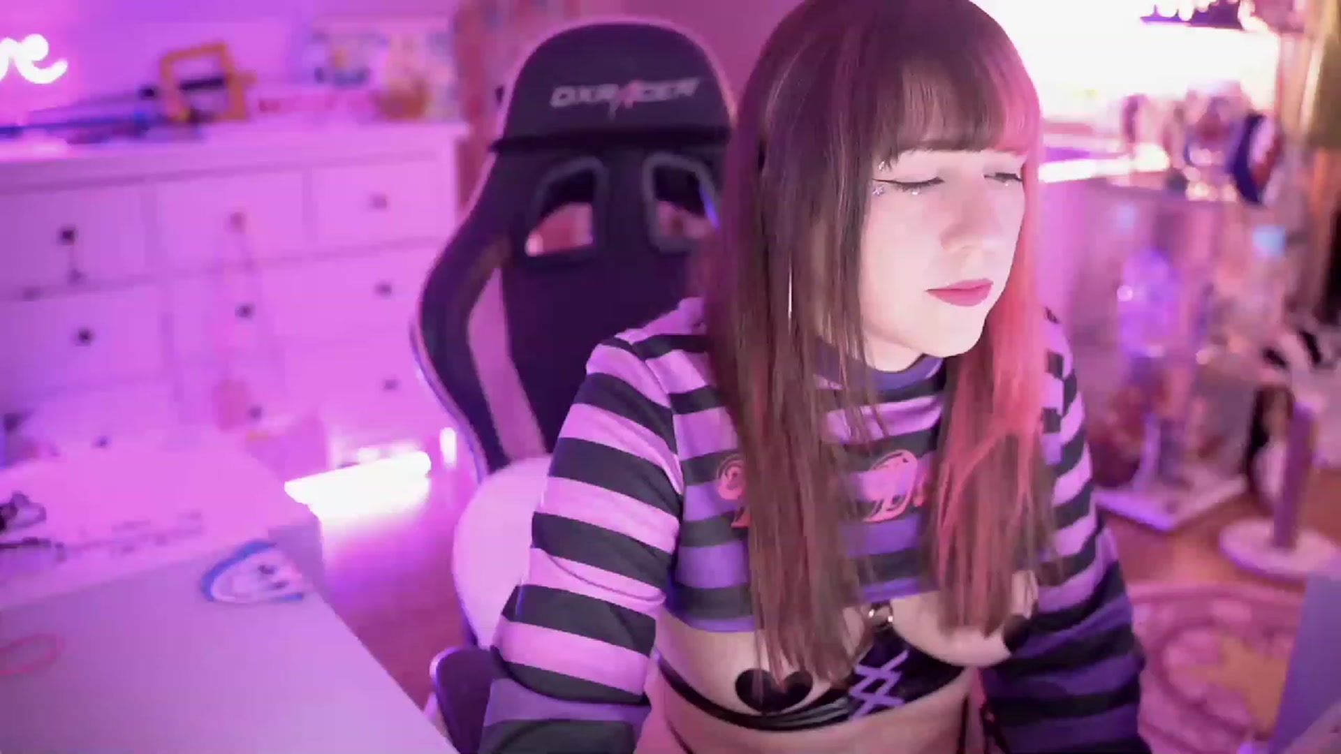 Gallery image thumbnail from SugaryBunny's myfreecams stream on, 12/10/2022, 22:51 image 1 of 20