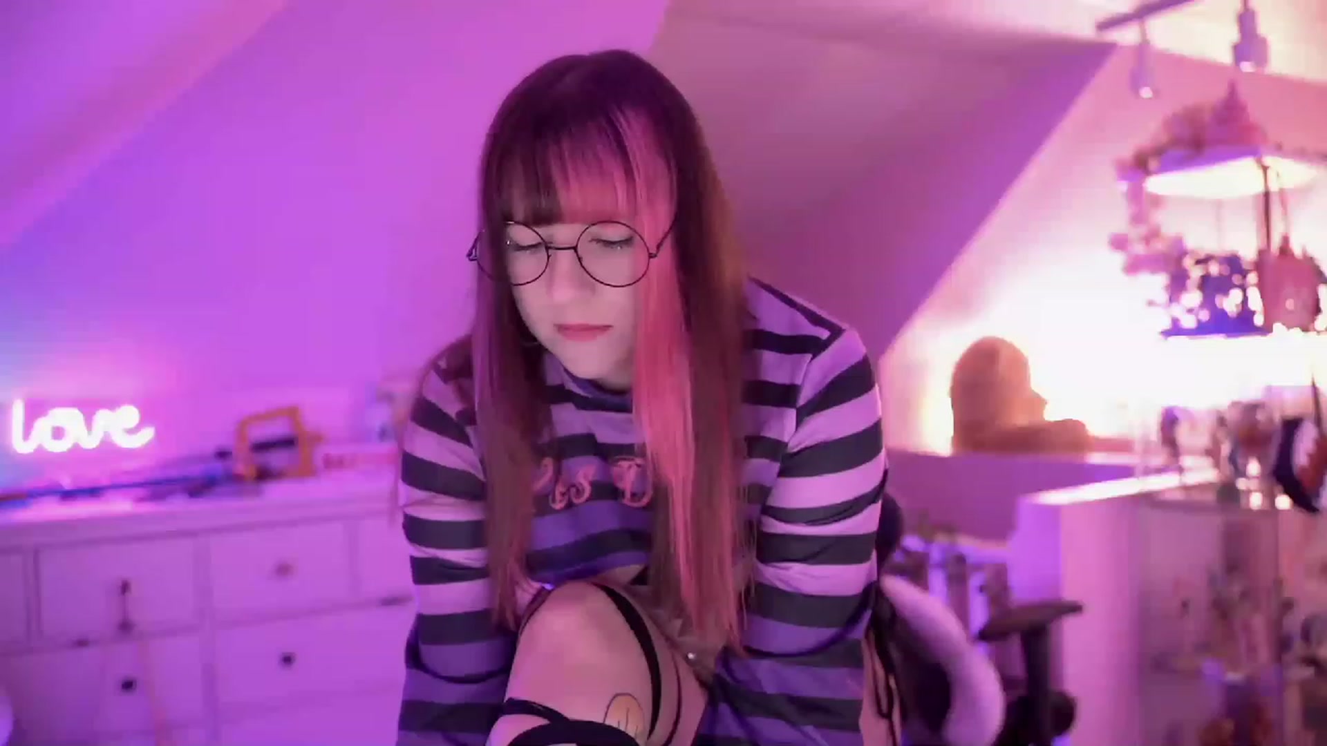 Gallery image thumbnail from SugaryBunny's myfreecams stream on, 12/10/2022, 22:51 image 10 of 20