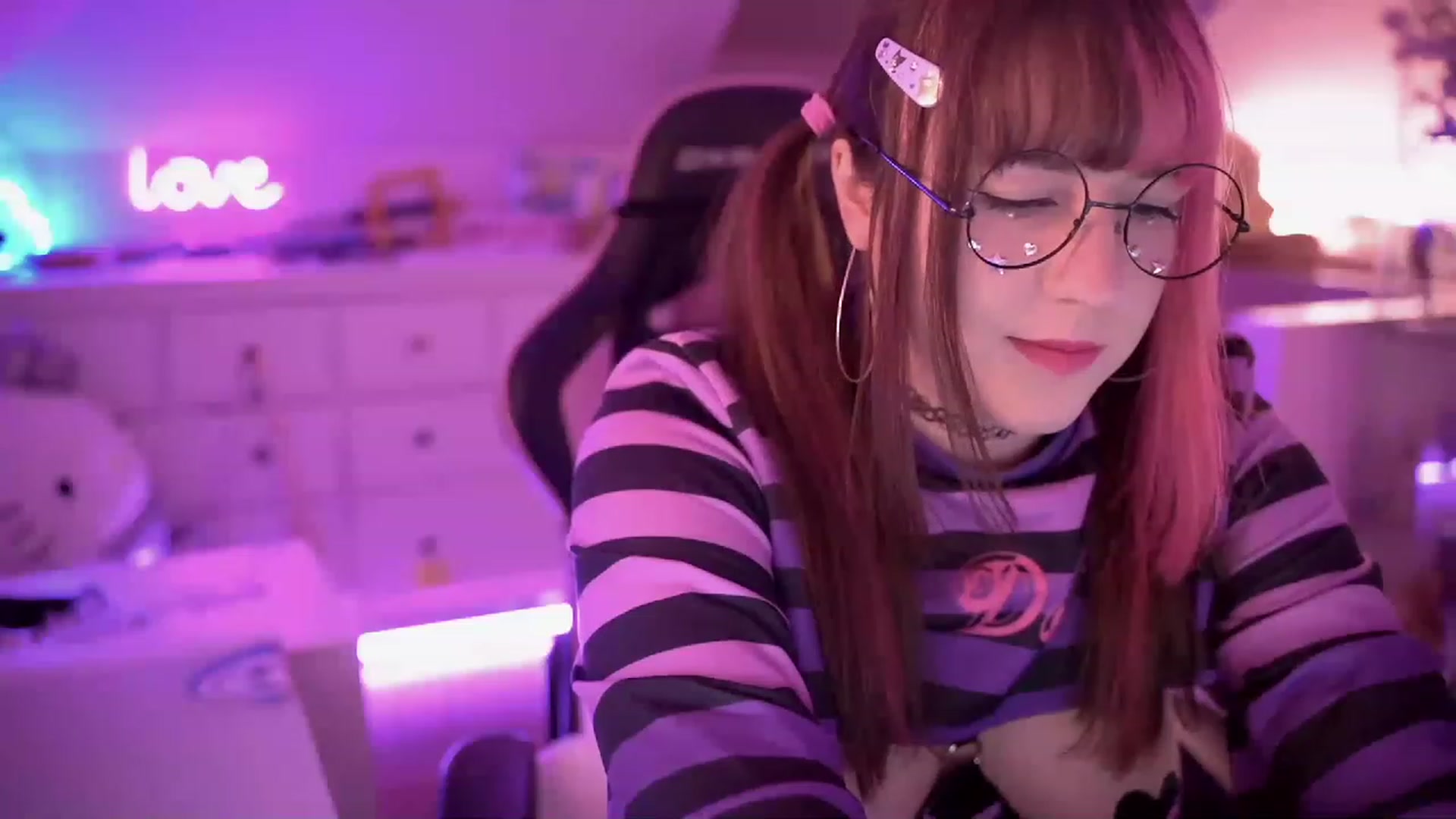 Gallery image thumbnail from SugaryBunny's myfreecams stream on, 12/11/2022, 24:05 image 7 of 20