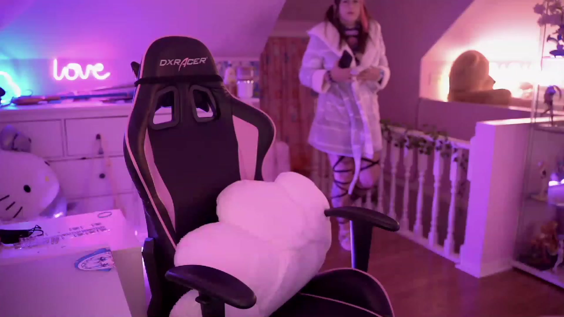 Gallery image thumbnail from SugaryBunny's myfreecams stream on, 12/11/2022, 24:05 image 3 of 20