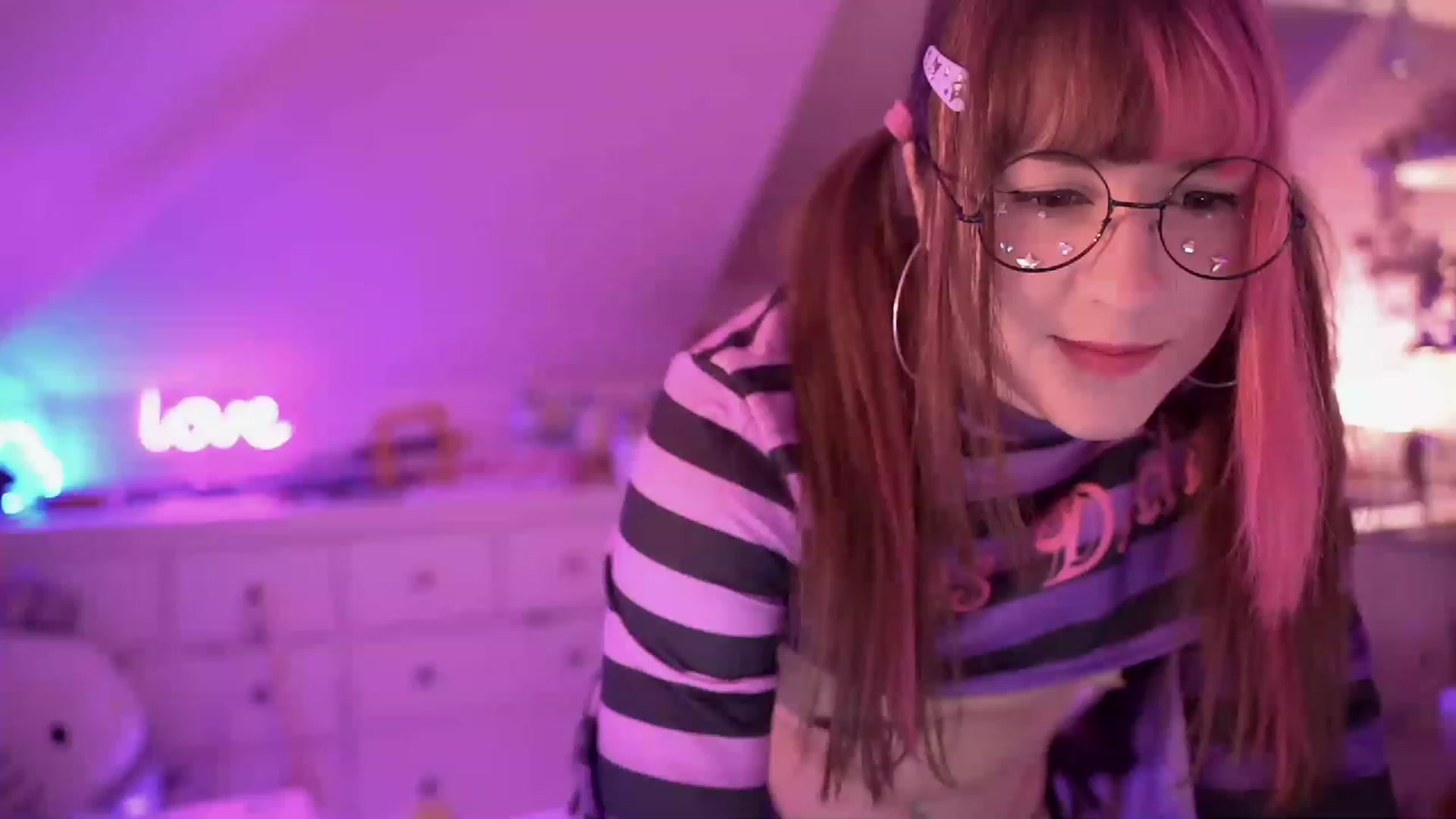 Gallery image thumbnail from SugaryBunny's myfreecams stream on, 12/11/2022, 24:05 image 11 of 20