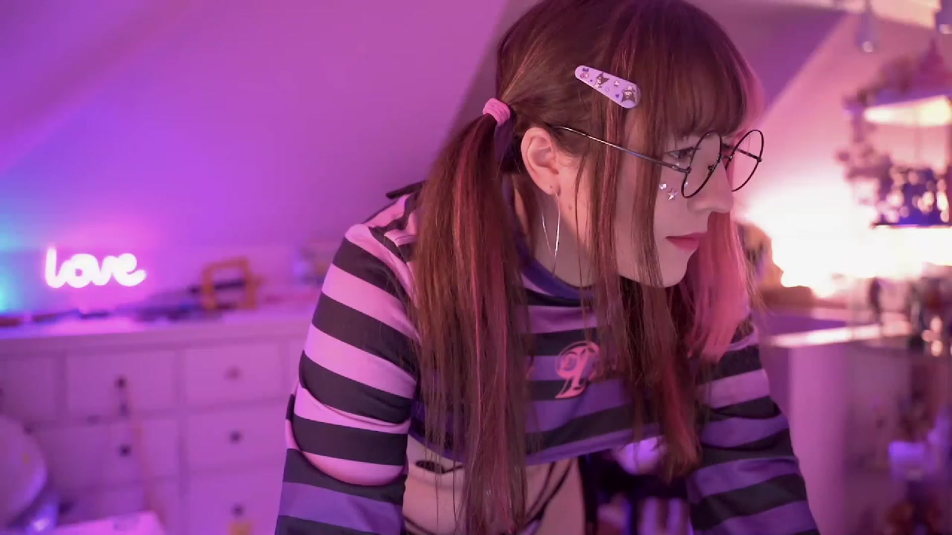 Gallery image thumbnail from SugaryBunny's myfreecams stream on, 12/11/2022, 24:05 image 14 of 20