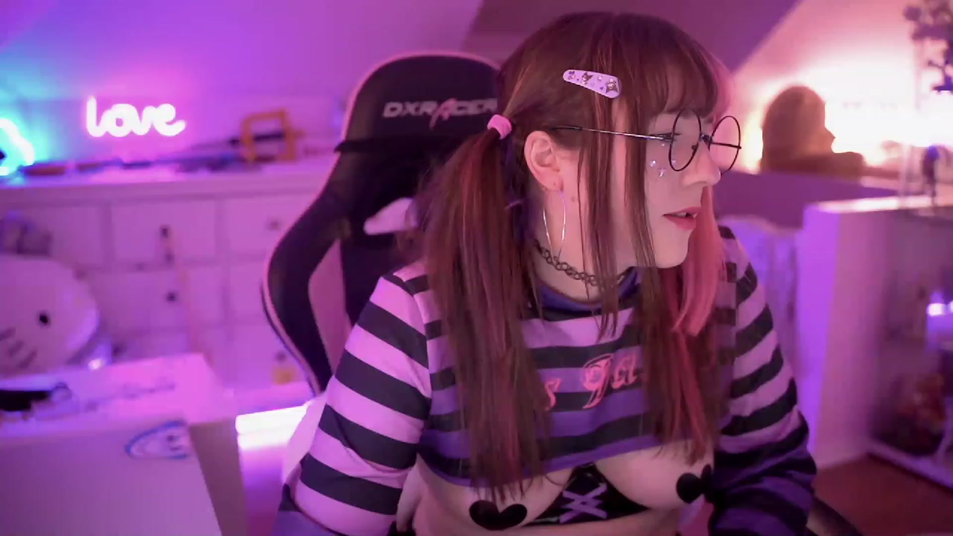 Gallery image thumbnail from SugaryBunny's myfreecams stream on, 12/11/2022, 24:05 image 4 of 20