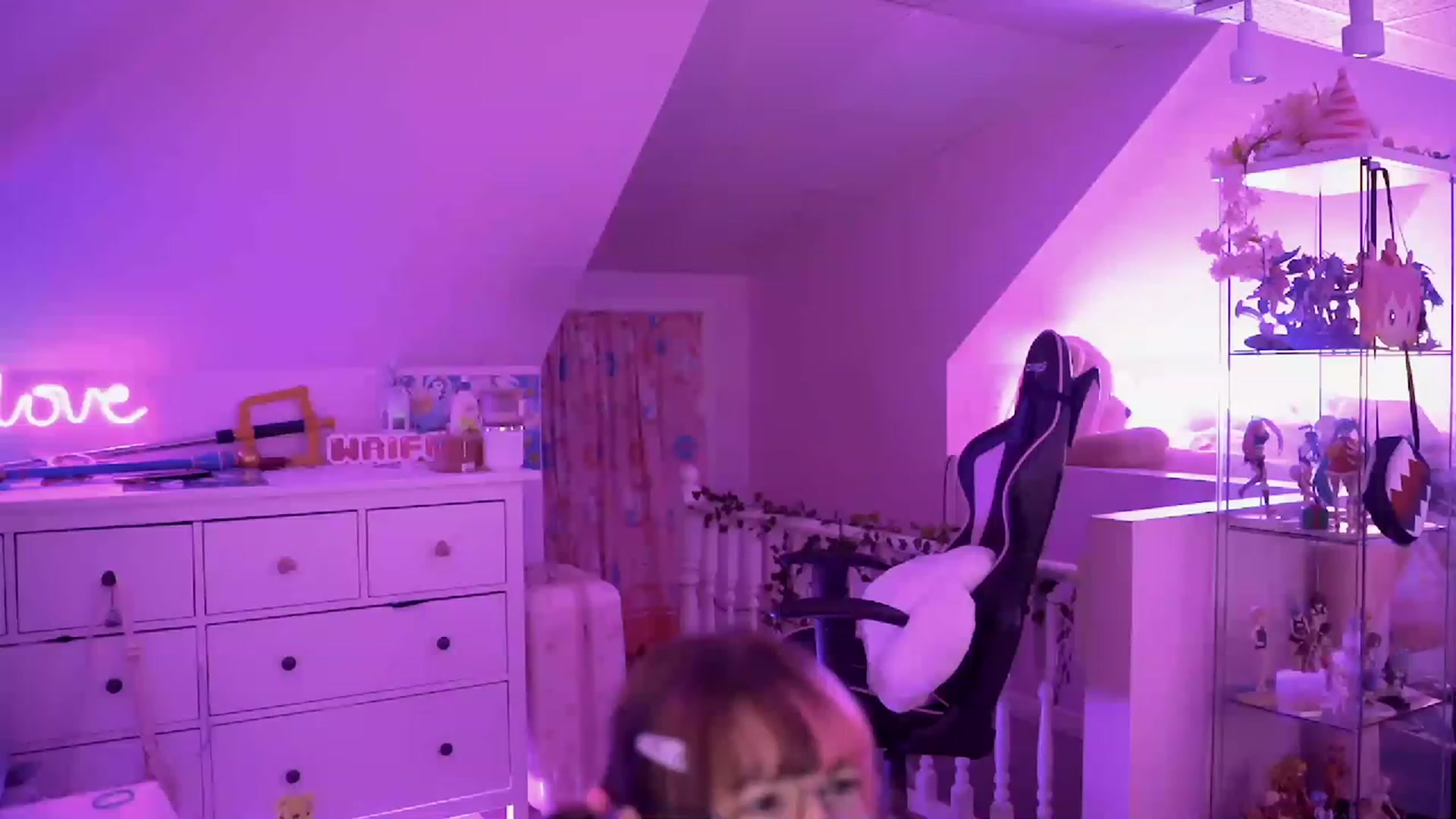 Gallery image thumbnail from SugaryBunny's myfreecams stream on, 12/11/2022, 24:53 image 16 of 20