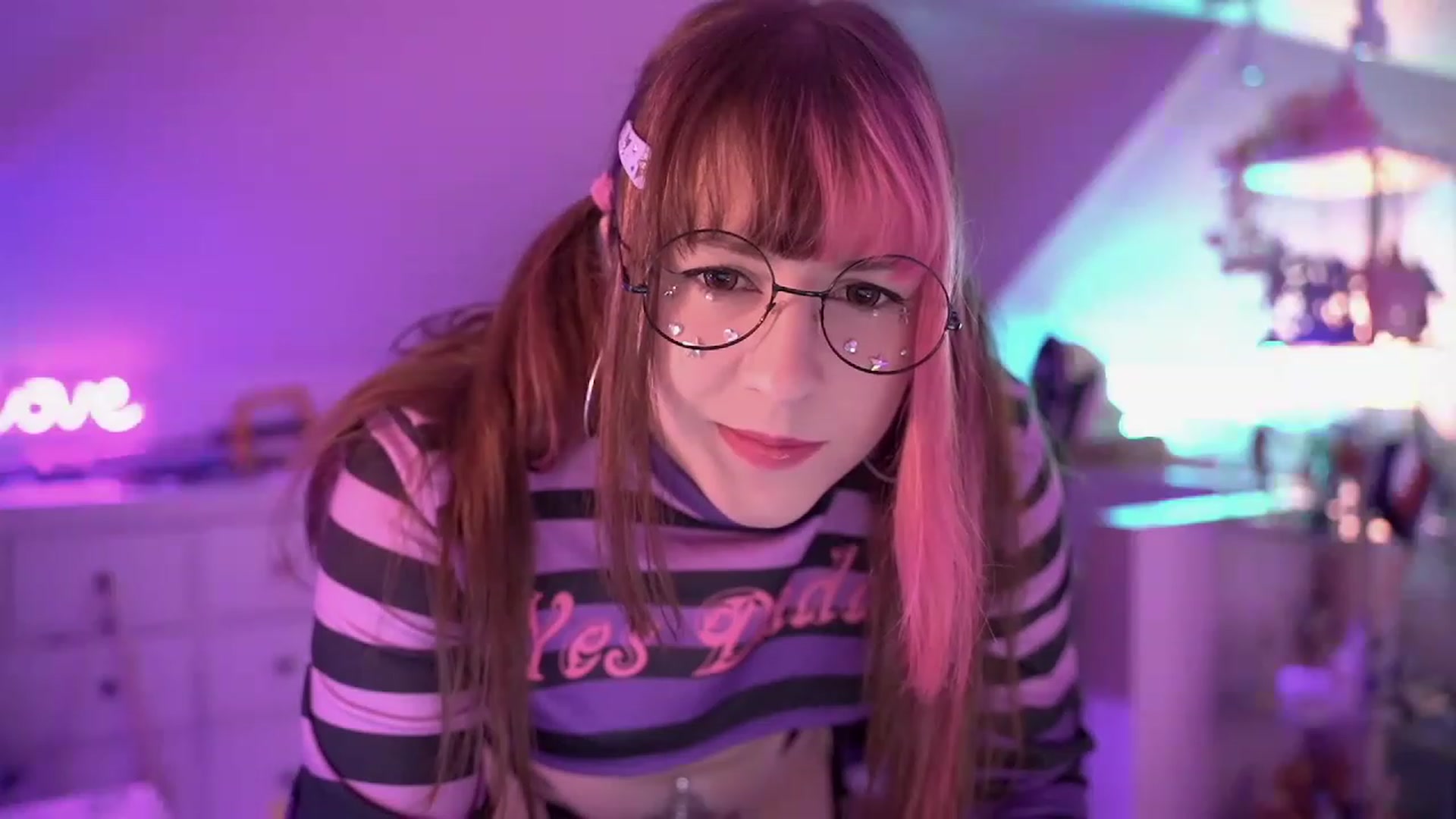 Gallery image thumbnail from SugaryBunny's myfreecams stream on, 12/11/2022, 24:53 image 11 of 20