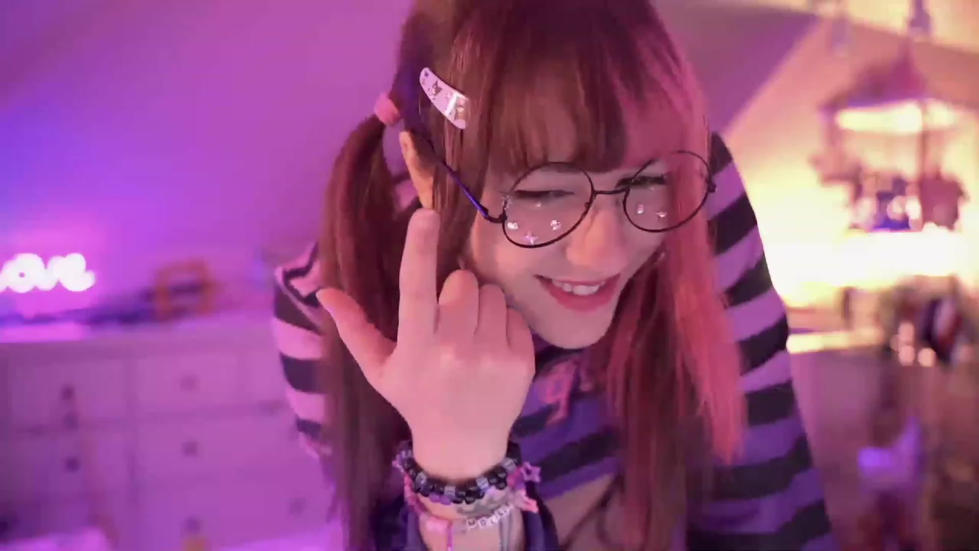 Gallery image thumbnail from SugaryBunny's myfreecams stream on, 12/11/2022, 24:53 image 14 of 20