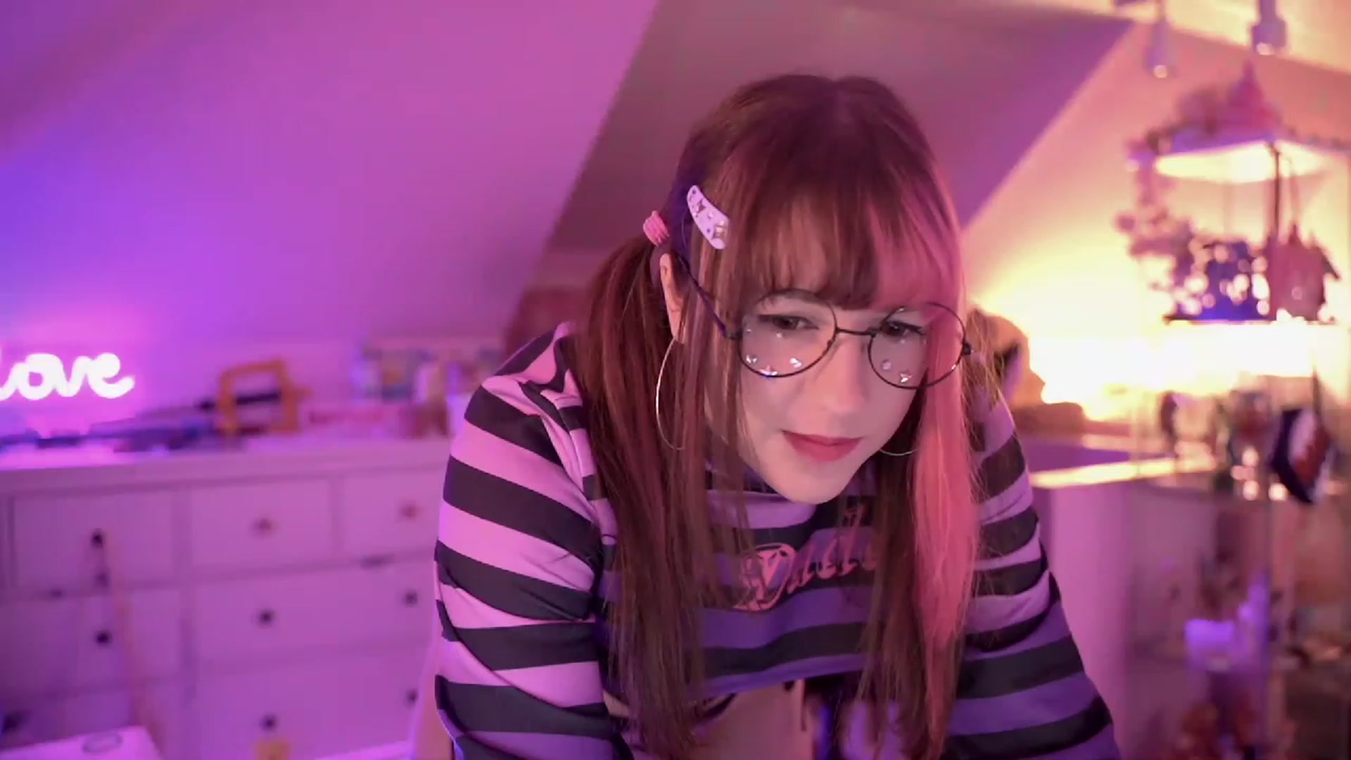 Gallery image thumbnail from SugaryBunny's myfreecams stream on, 12/11/2022, 24:53 image 18 of 20