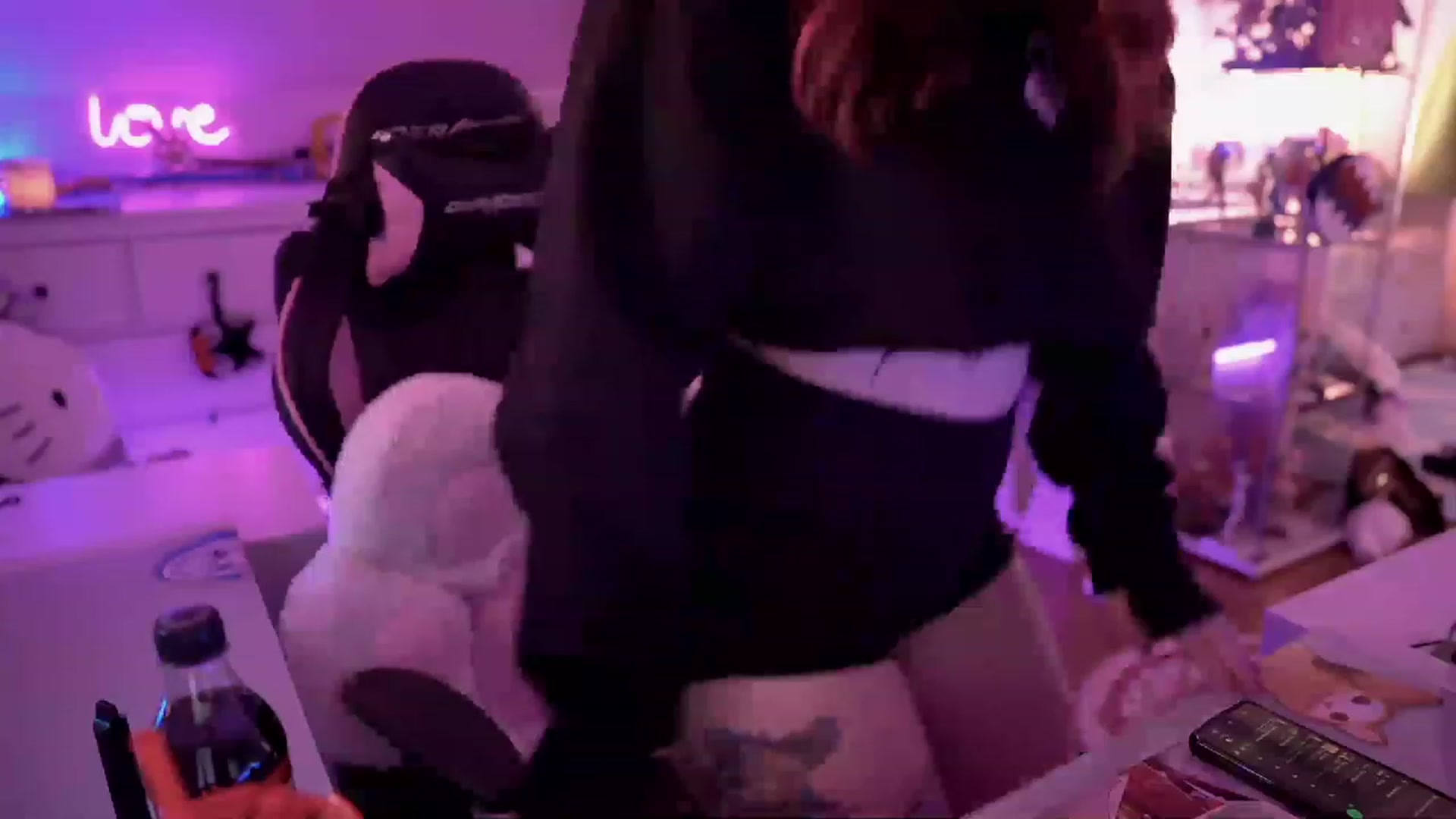 Gallery image thumbnail from SugaryBunny's myfreecams stream on, 12/19/2022, 20:48 image 1 of 20