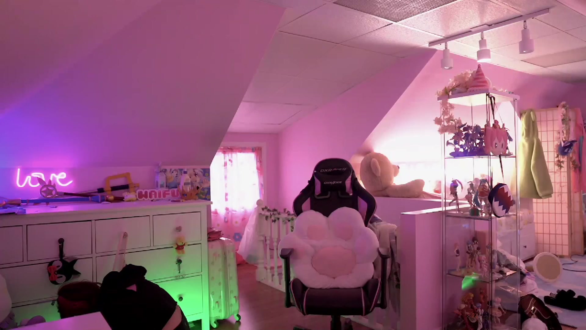 Gallery image thumbnail from SugaryBunny's myfreecams stream on, 12/19/2022, 20:48 image 13 of 20