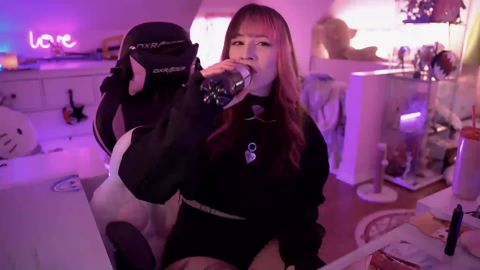 Gallery image thumbnail from SugaryBunny's myfreecams stream on, 12/19/2022, 20:48 image 2 of 20