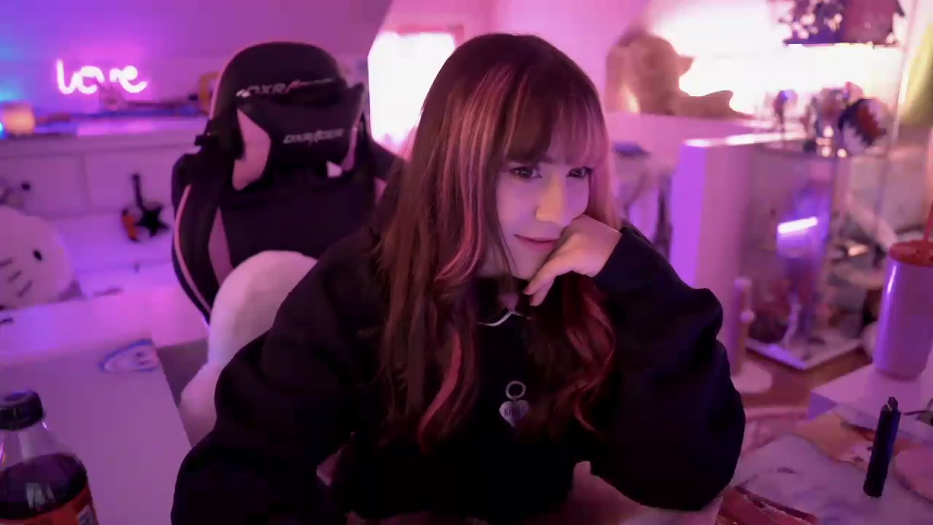 Gallery image thumbnail from SugaryBunny's myfreecams stream on, 12/19/2022, 20:48 image 3 of 20