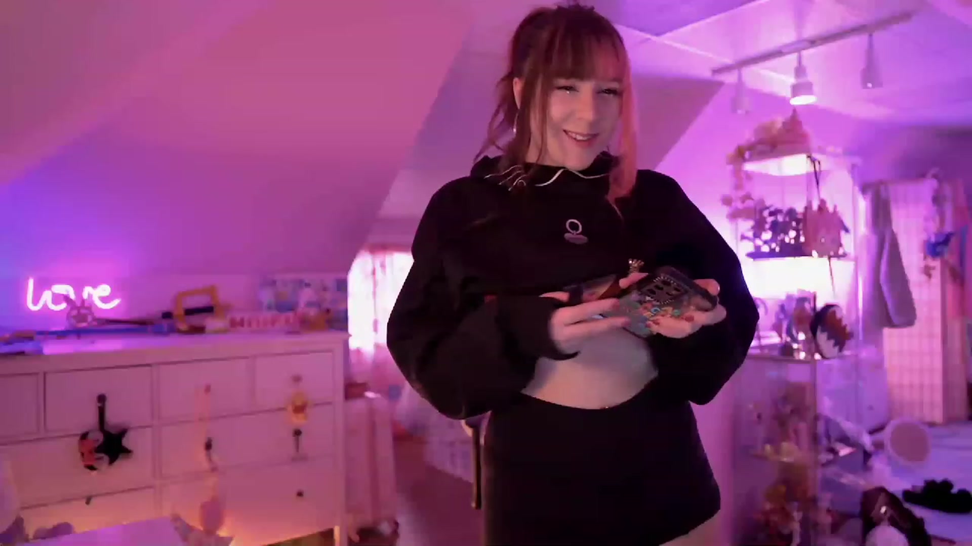 Gallery image thumbnail from SugaryBunny's myfreecams stream on, 12/19/2022, 20:48 image 19 of 20