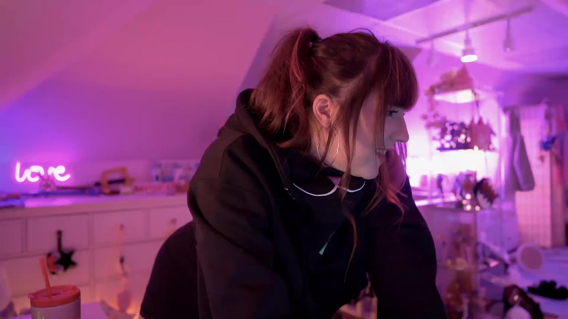 Gallery image thumbnail from SugaryBunny's myfreecams stream on, 12/19/2022, 22:18 image 4 of 20