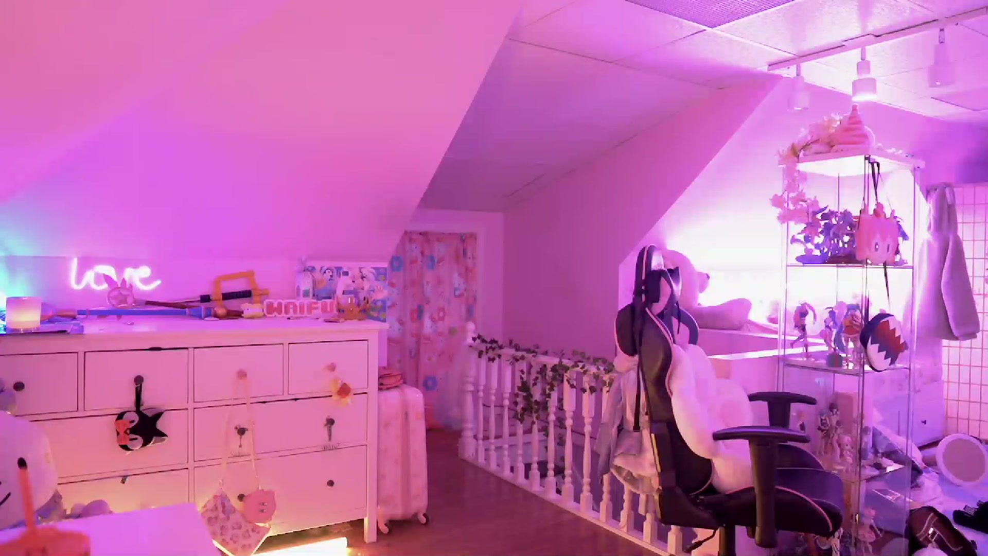 Gallery image thumbnail from SugaryBunny's myfreecams stream on, 12/19/2022, 22:18 image 18 of 20
