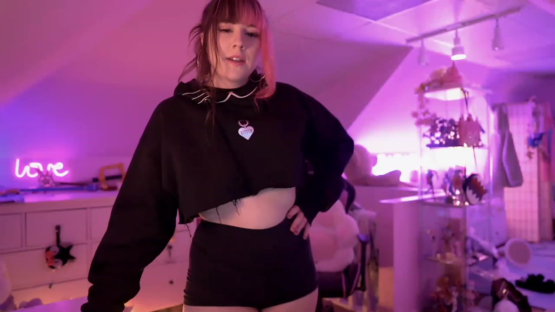 Gallery image thumbnail from SugaryBunny's myfreecams stream on, 12/19/2022, 22:18 image 2 of 20