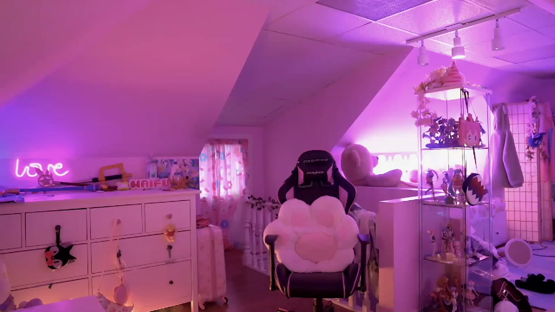 Gallery image thumbnail from SugaryBunny's myfreecams stream on, 12/19/2022, 22:18 image 6 of 20