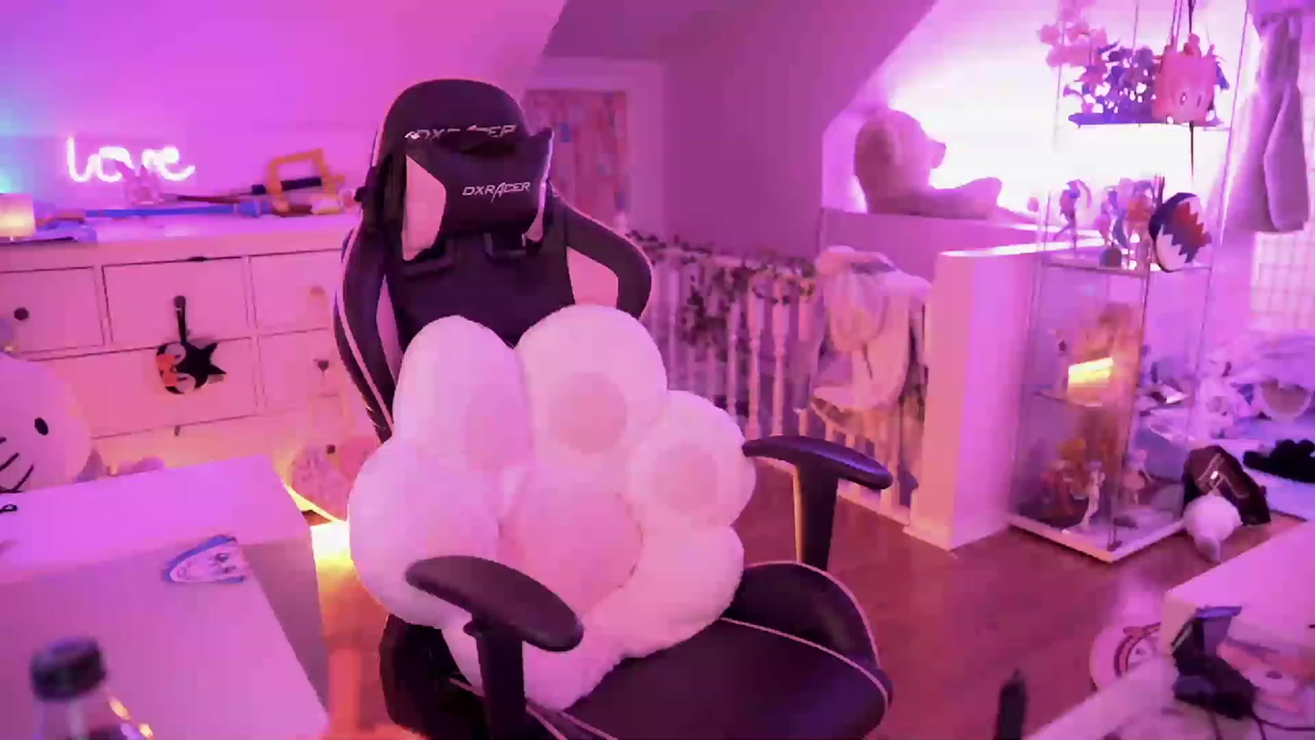 Gallery image thumbnail from SugaryBunny's myfreecams stream on, 12/19/2022, 23:12 image 17 of 20