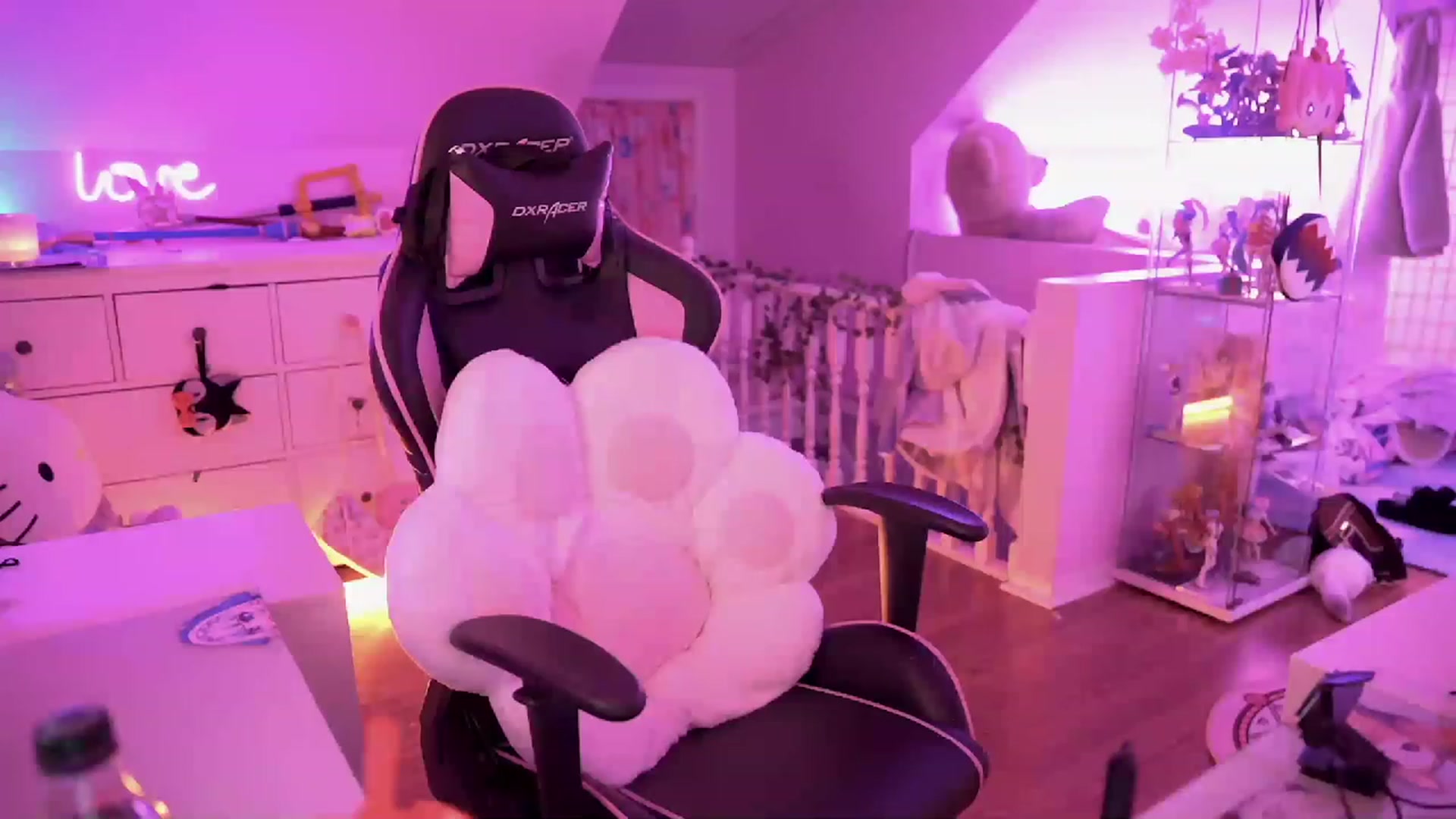 Gallery image thumbnail from SugaryBunny's myfreecams stream on, 12/19/2022, 23:12 image 16 of 20