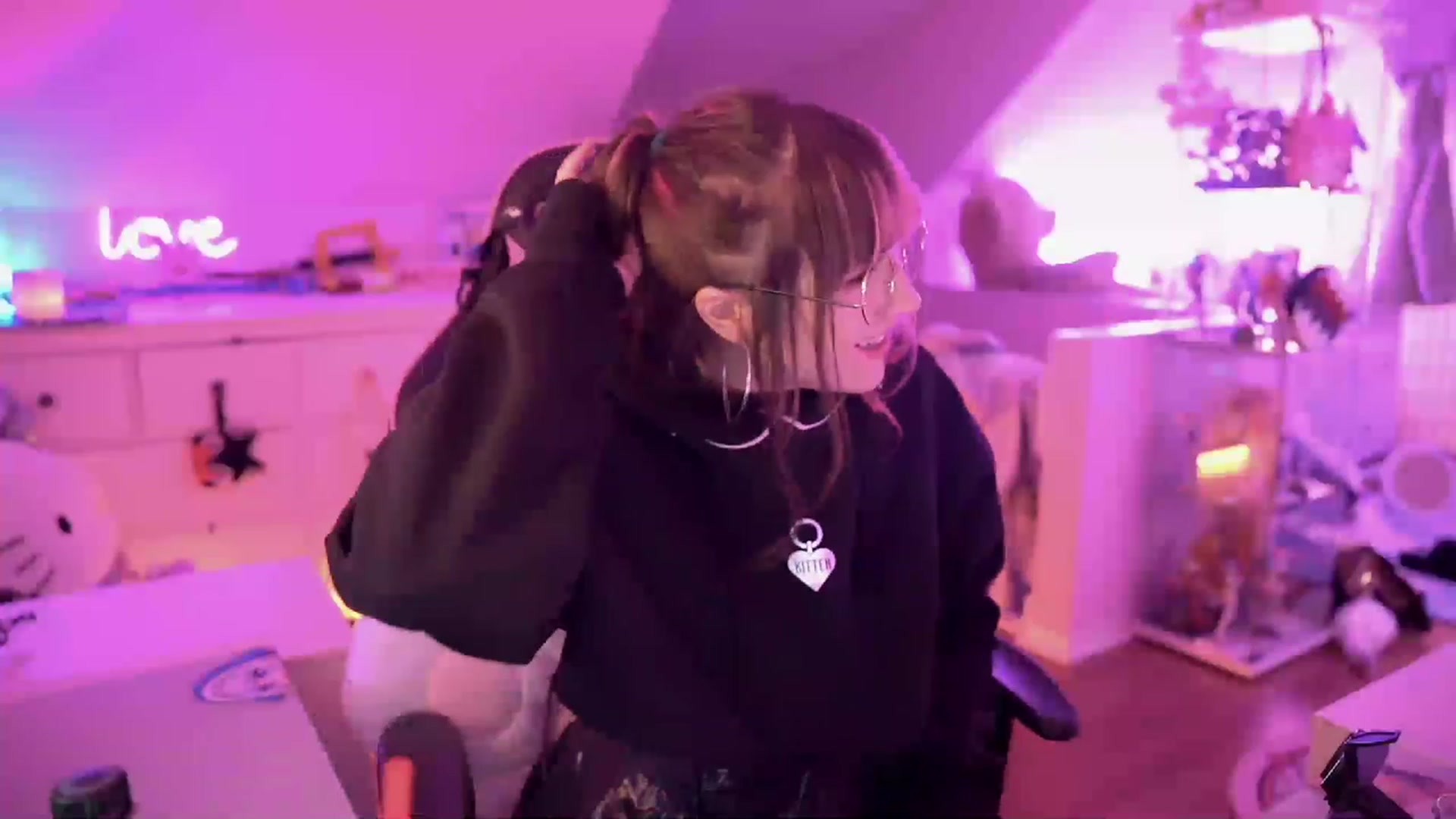 Gallery image thumbnail from SugaryBunny's myfreecams stream on, 12/19/2022, 23:12 image 12 of 20