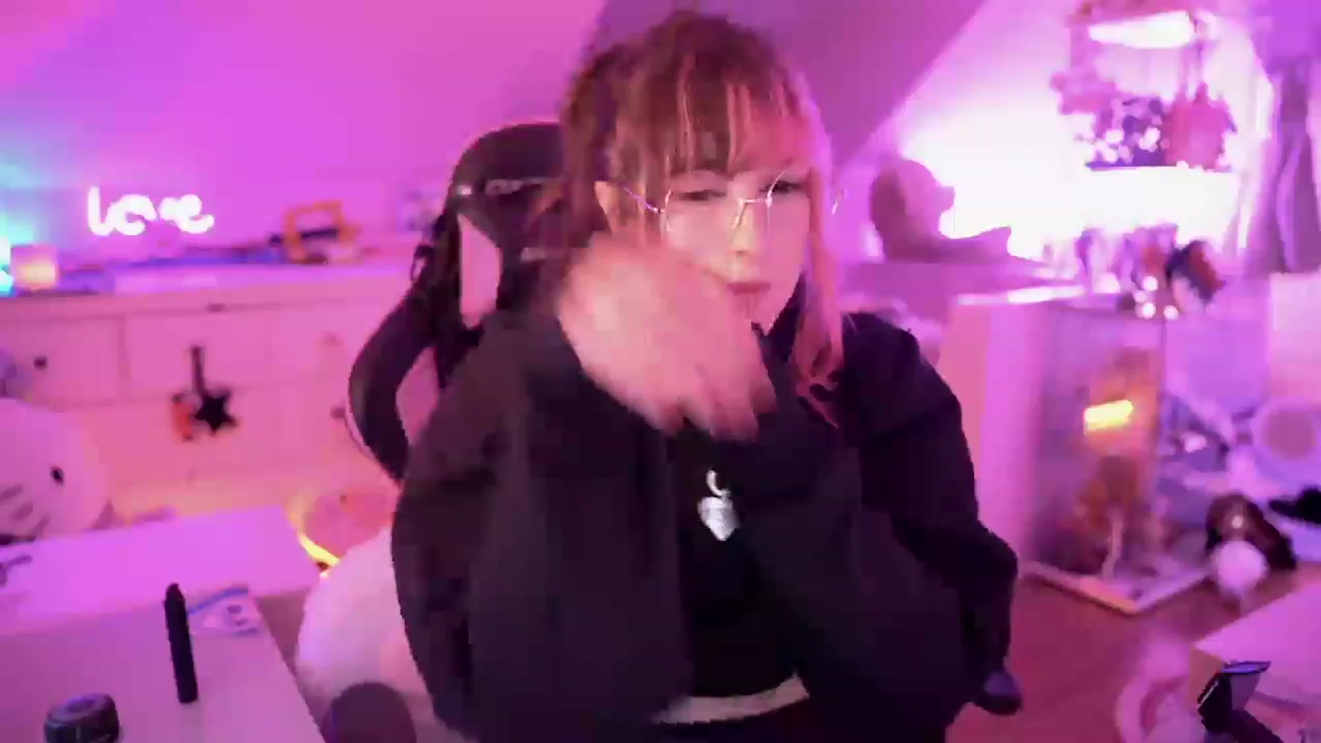 Gallery image thumbnail from SugaryBunny's myfreecams stream on, 12/19/2022, 23:12 image 11 of 20
