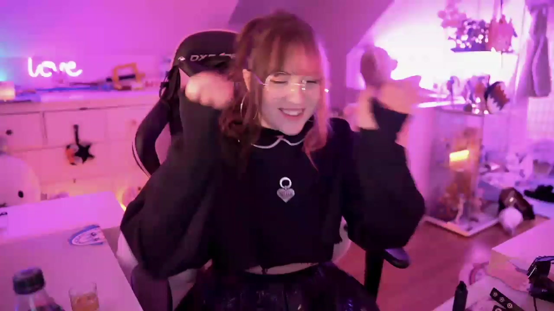 Gallery image thumbnail from SugaryBunny's myfreecams stream on, 12/19/2022, 23:12 image 20 of 20