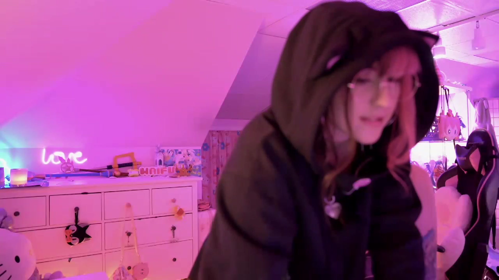 Gallery image thumbnail from SugaryBunny's myfreecams stream on, 12/19/2022, 23:12 image 6 of 20