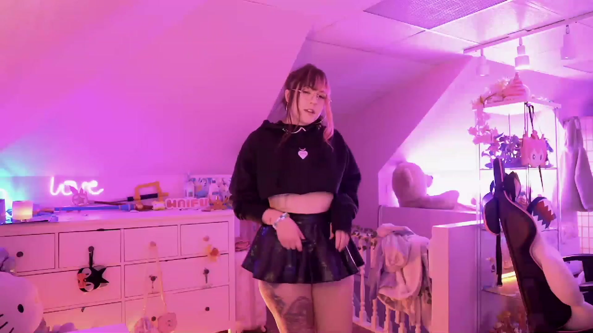 Gallery image thumbnail from SugaryBunny's myfreecams stream on, 12/19/2022, 23:12 image 9 of 20