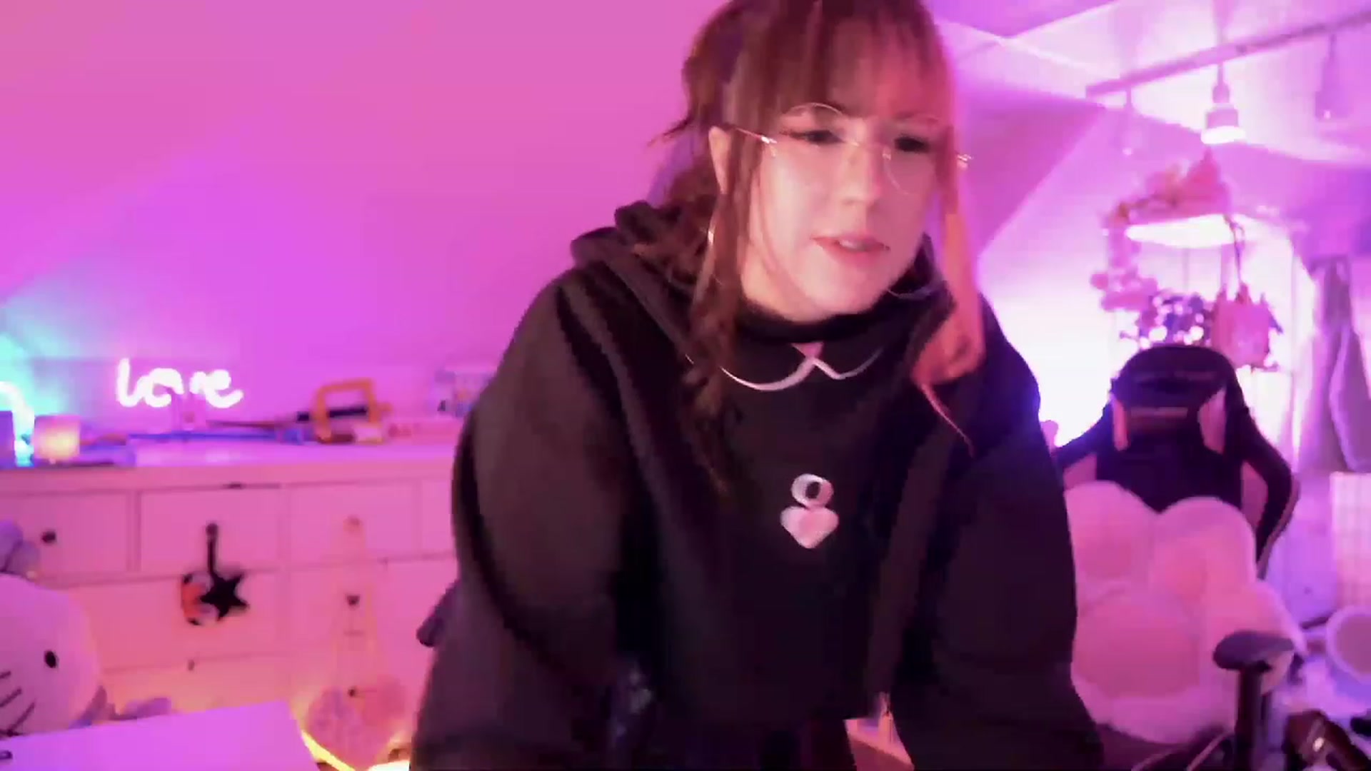 Gallery image thumbnail from SugaryBunny's myfreecams stream on, 12/19/2022, 23:12 image 14 of 20