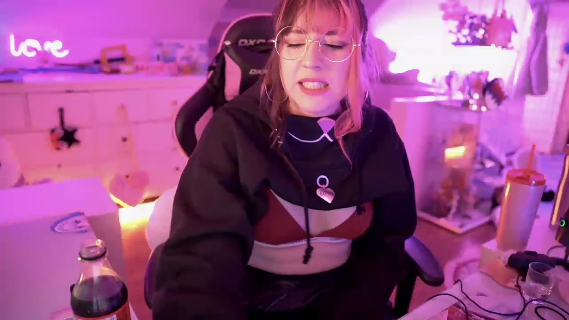 Gallery image thumbnail from SugaryBunny's myfreecams stream on, 12/19/2022, 23:12 image 2 of 20