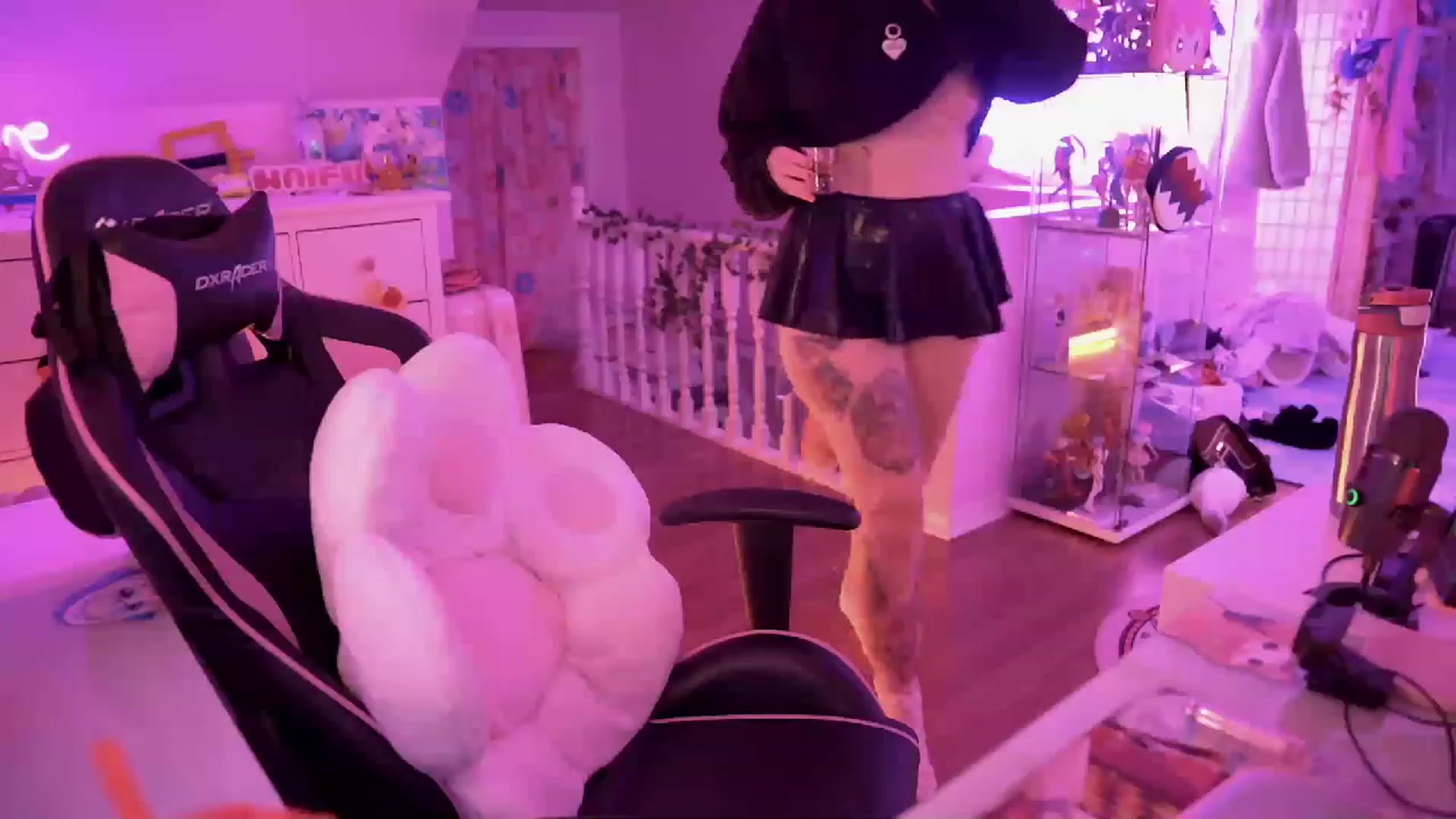 Gallery image thumbnail from SugaryBunny's myfreecams stream on, 12/20/2022, 24:28 image 7 of 20