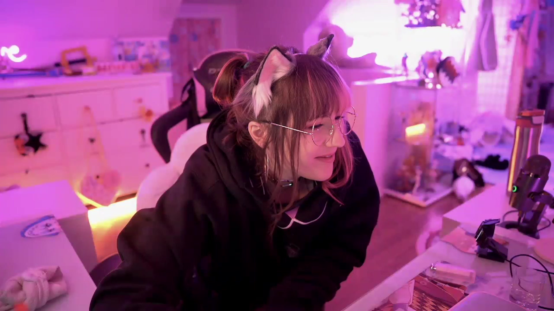 Gallery image thumbnail from SugaryBunny's myfreecams stream on, 12/20/2022, 24:28 image 3 of 20