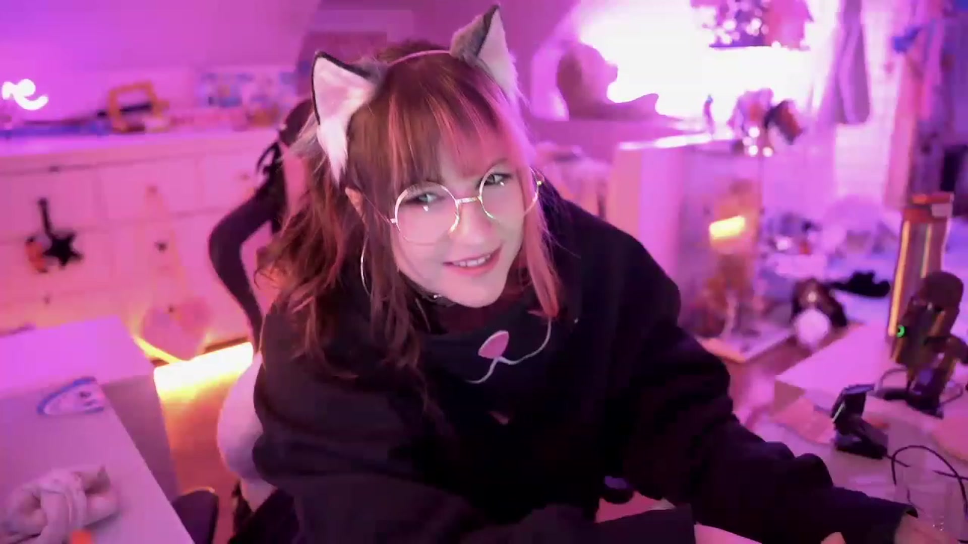 Gallery image thumbnail from SugaryBunny's myfreecams stream on, 12/20/2022, 24:28 image 2 of 20