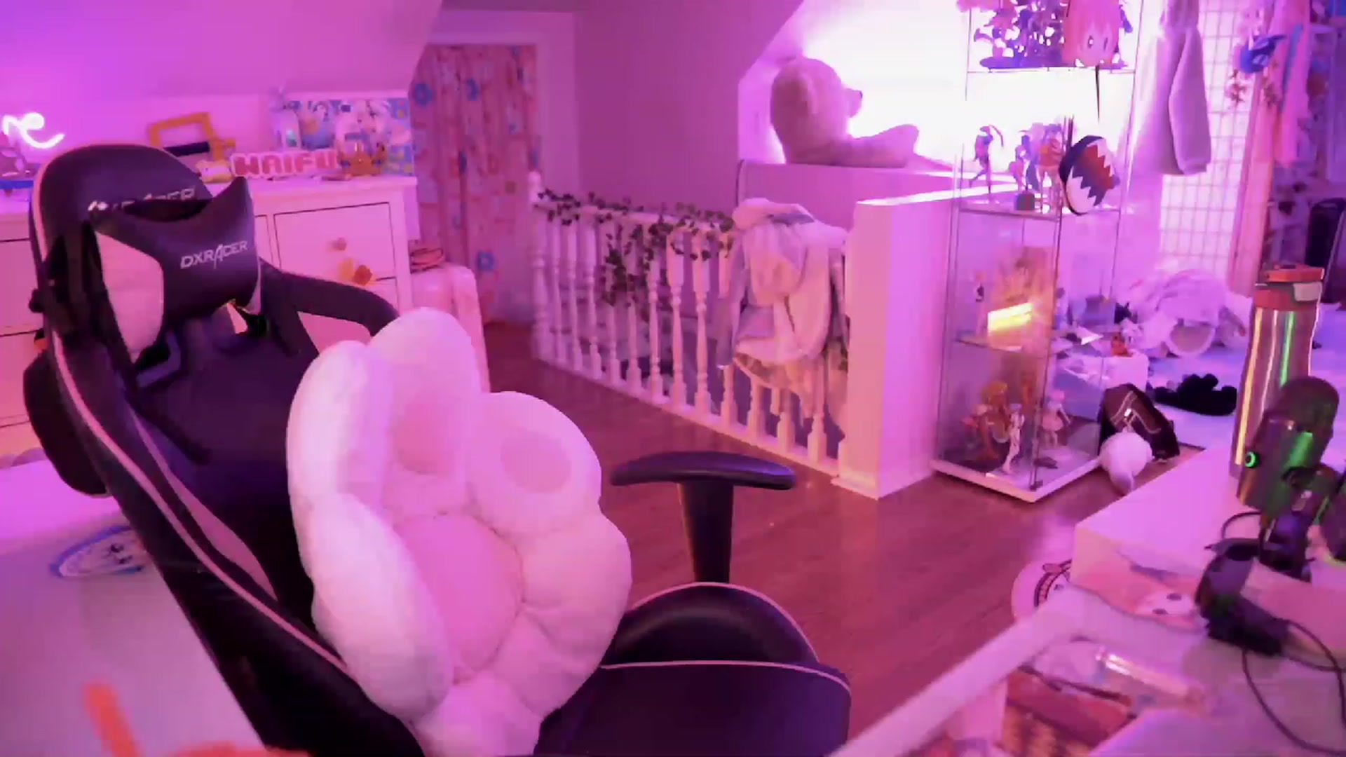 Gallery image thumbnail from SugaryBunny's myfreecams stream on, 12/20/2022, 24:28 image 6 of 20