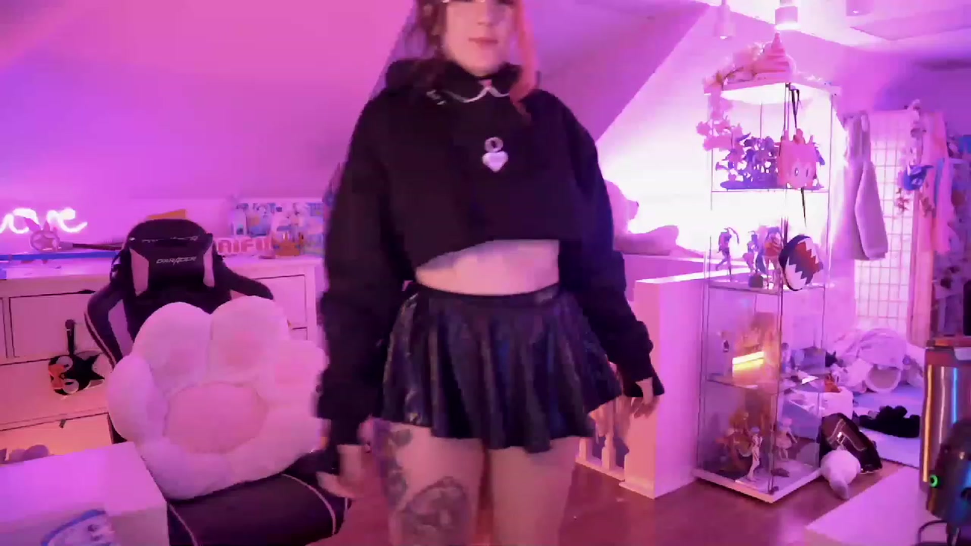Gallery image thumbnail from SugaryBunny's myfreecams stream on, 12/20/2022, 24:28 image 9 of 20