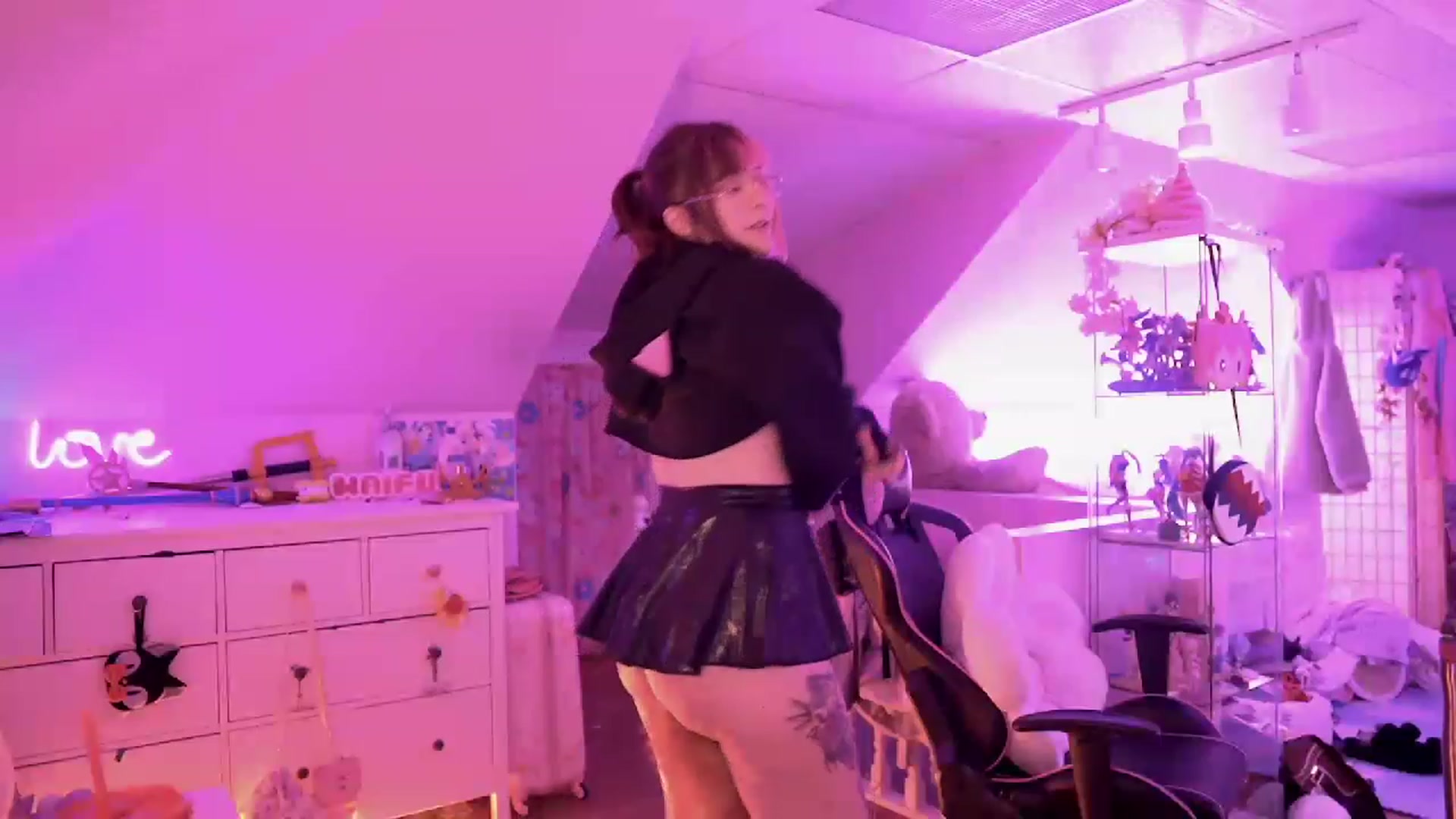 Gallery image thumbnail from SugaryBunny's myfreecams stream on, 12/20/2022, 24:28 image 17 of 20
