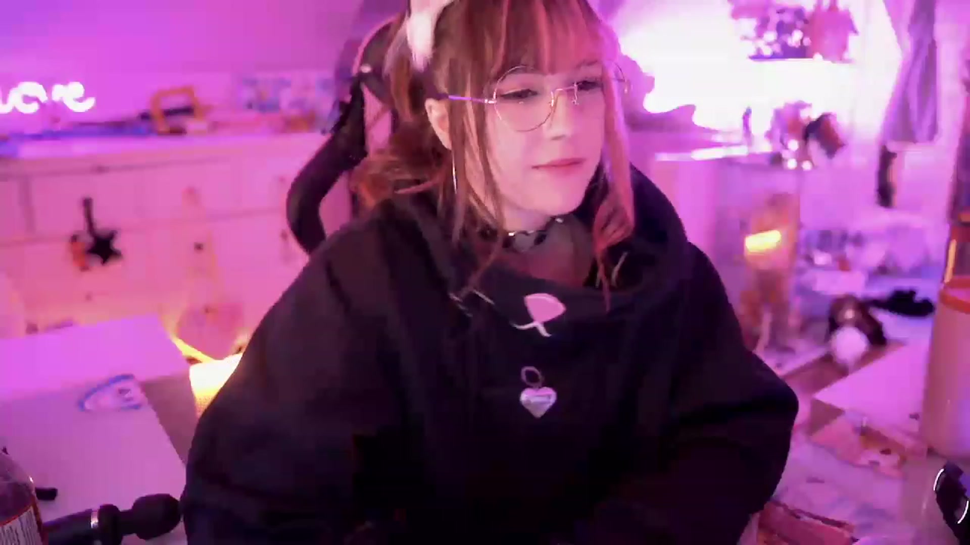 Gallery image thumbnail from SugaryBunny's myfreecams stream on, 12/20/2022, 01:39 image 6 of 20