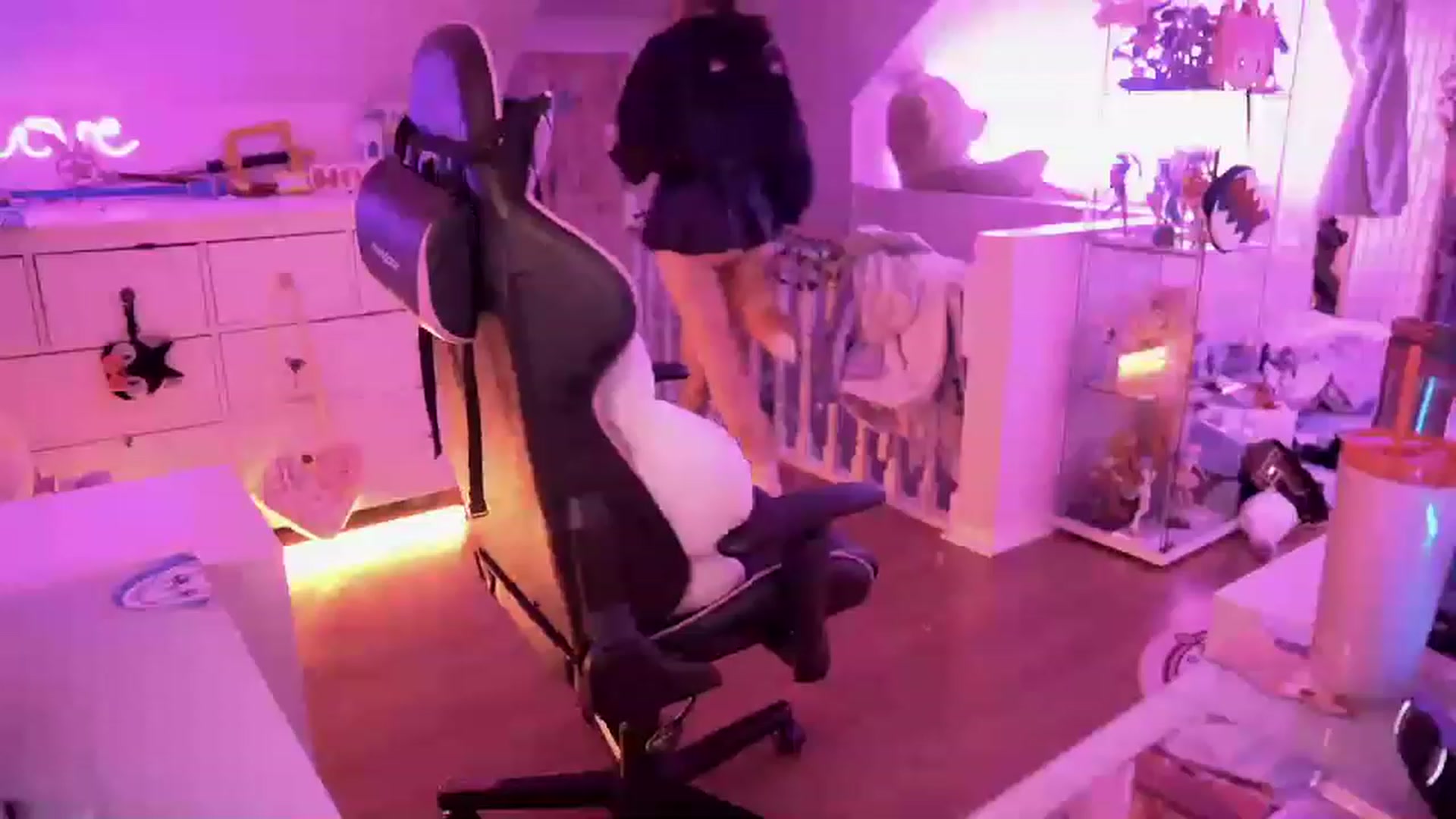 Gallery image thumbnail from SugaryBunny's myfreecams stream on, 12/20/2022, 01:39 image 16 of 20
