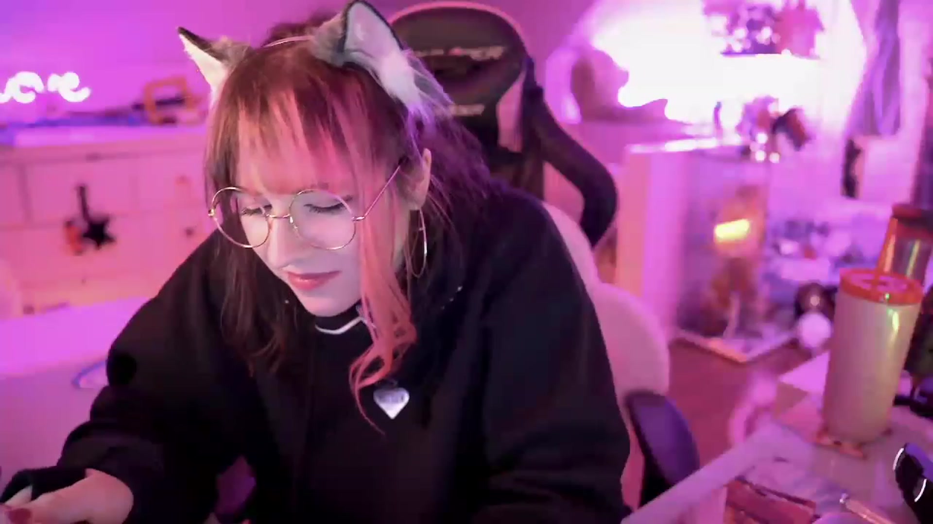 Gallery image thumbnail from SugaryBunny's myfreecams stream on, 12/20/2022, 01:39 image 15 of 20