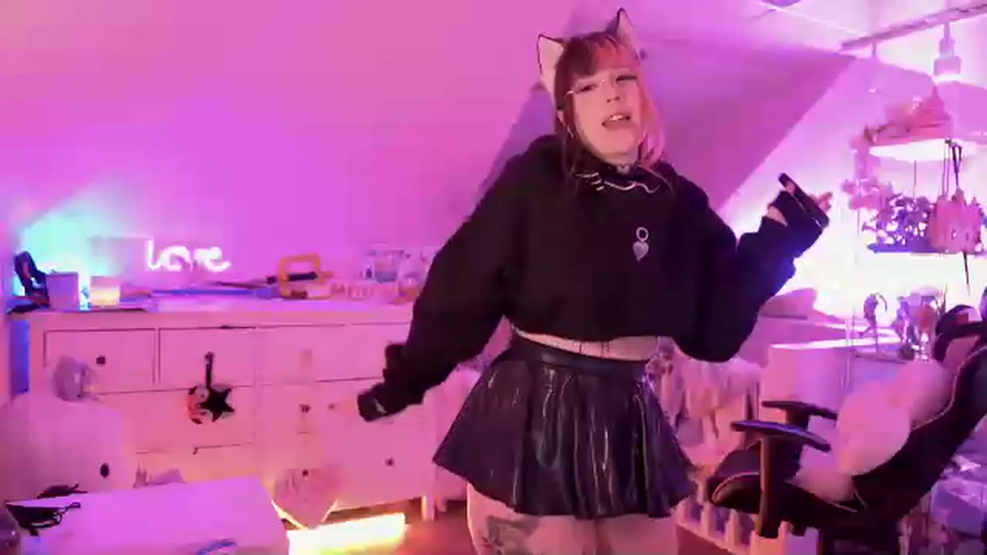 Gallery image thumbnail from SugaryBunny's myfreecams stream on, 12/20/2022, 01:39 image 20 of 20