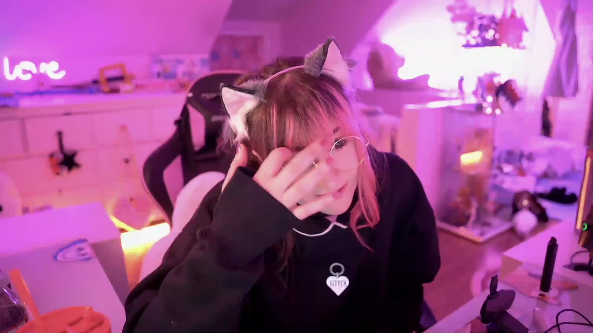 Gallery image thumbnail from SugaryBunny's myfreecams stream on, 12/20/2022, 01:39 image 1 of 20