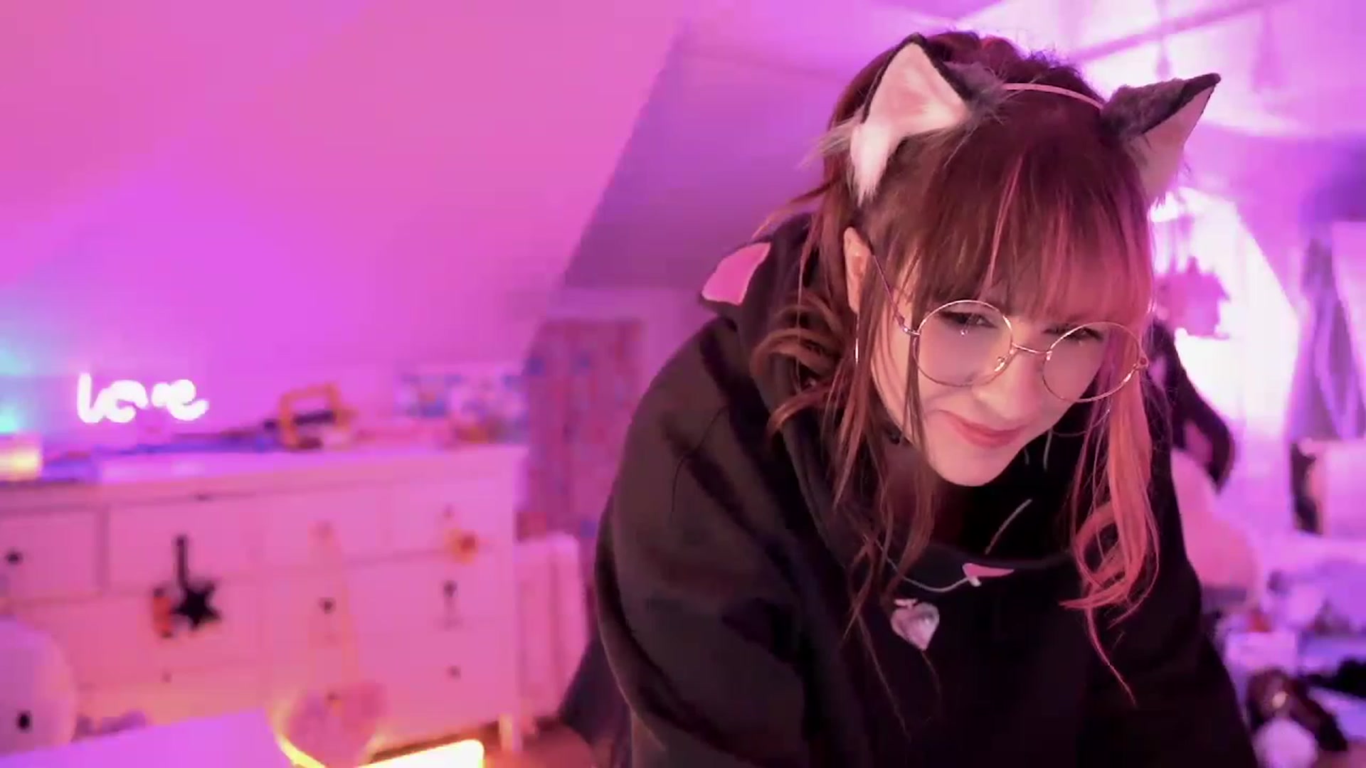Gallery image thumbnail from SugaryBunny's myfreecams stream on, 12/20/2022, 01:39 image 9 of 20
