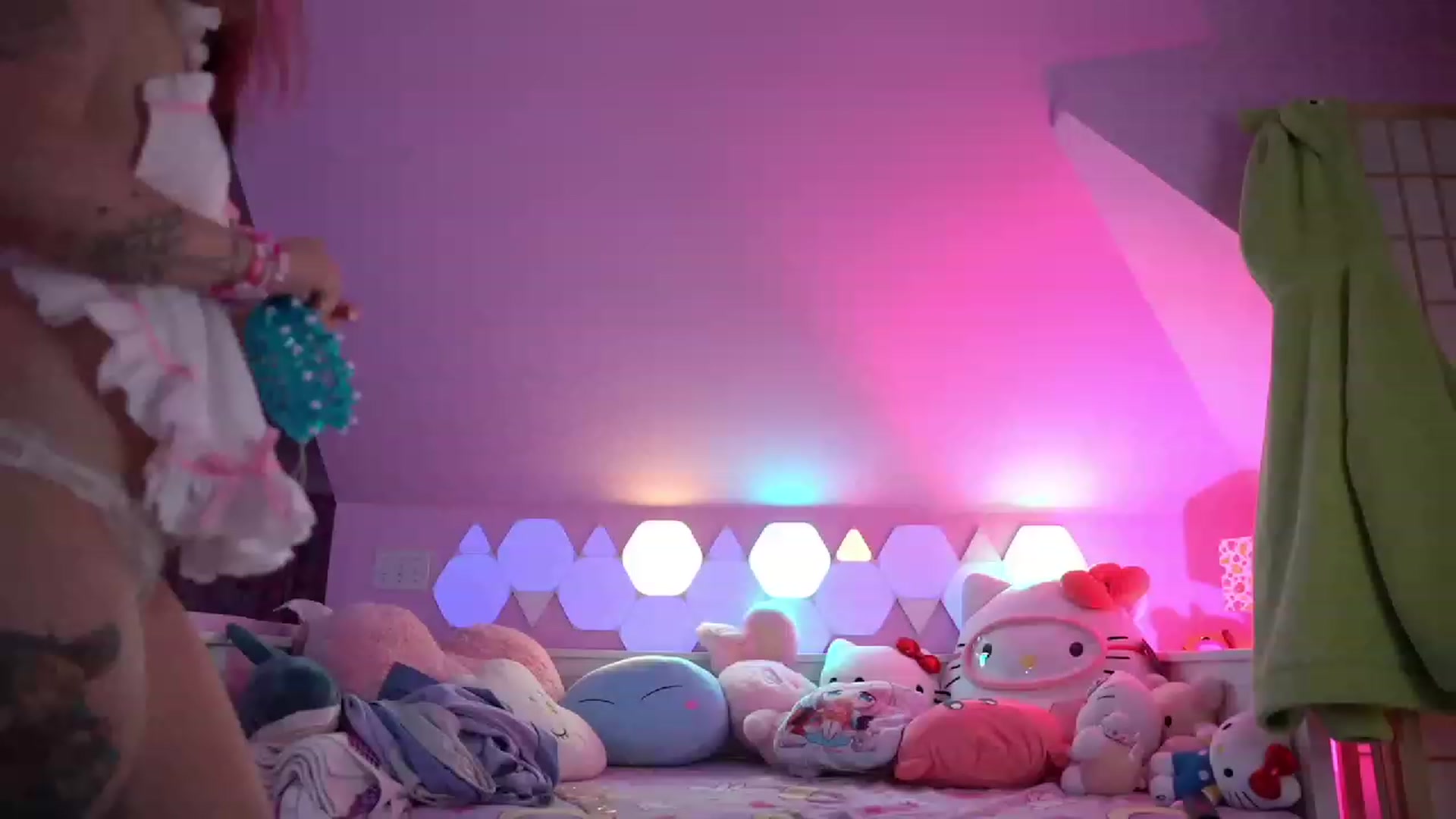 Gallery image thumbnail from SugaryBunny's myfreecams stream on, 01/02/2023, 24:04 image 12 of 20